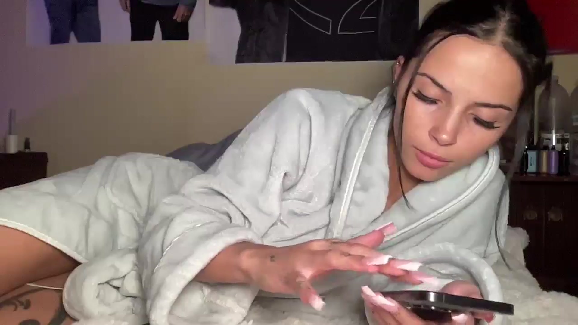 Gallery image thumbnail from Alliefrost's myfreecams stream on, 10/27/2025, 05:06 image 18 of 20