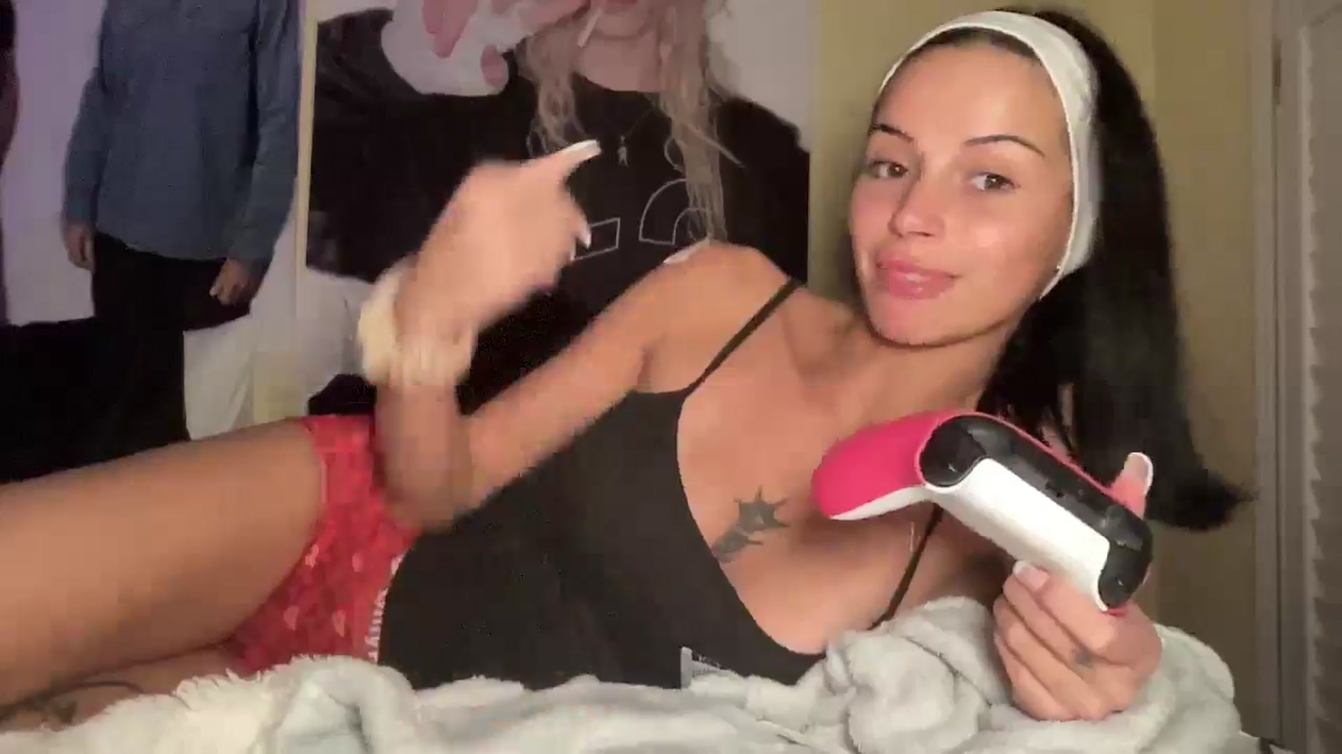 Gallery image thumbnail from Alliefrost's myfreecams stream on, 11/06/2025, 05:54 image 11 of 20