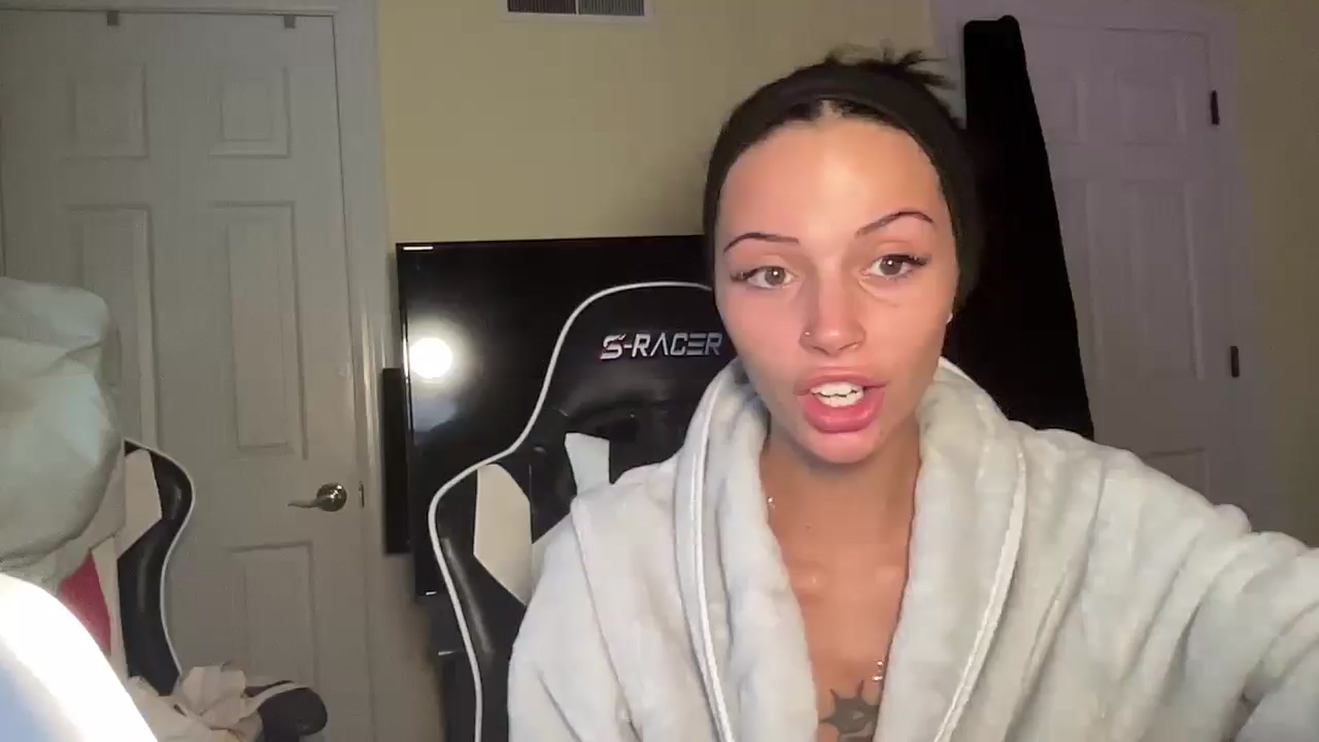 Gallery image thumbnail from Alliefrost's myfreecams stream on, 11/06/2025, 22:22 image 1 of 20