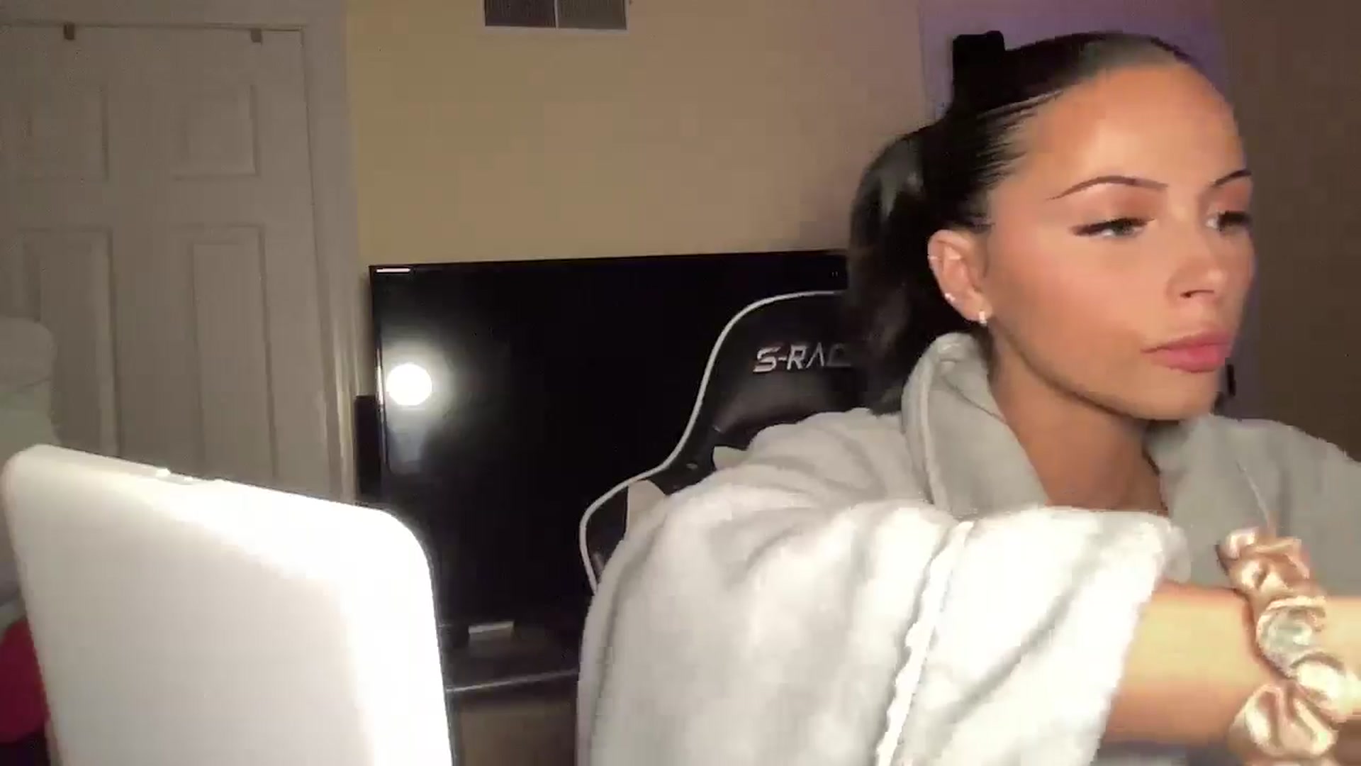 Gallery image thumbnail from Alliefrost's myfreecams stream on, 11/07/2025, 24:00 image 20 of 20