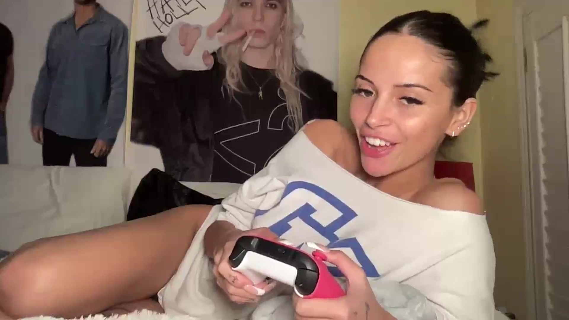 Gallery image thumbnail from Alliefrost's myfreecams stream on, 11/10/2025, 03:03 image 2 of 20
