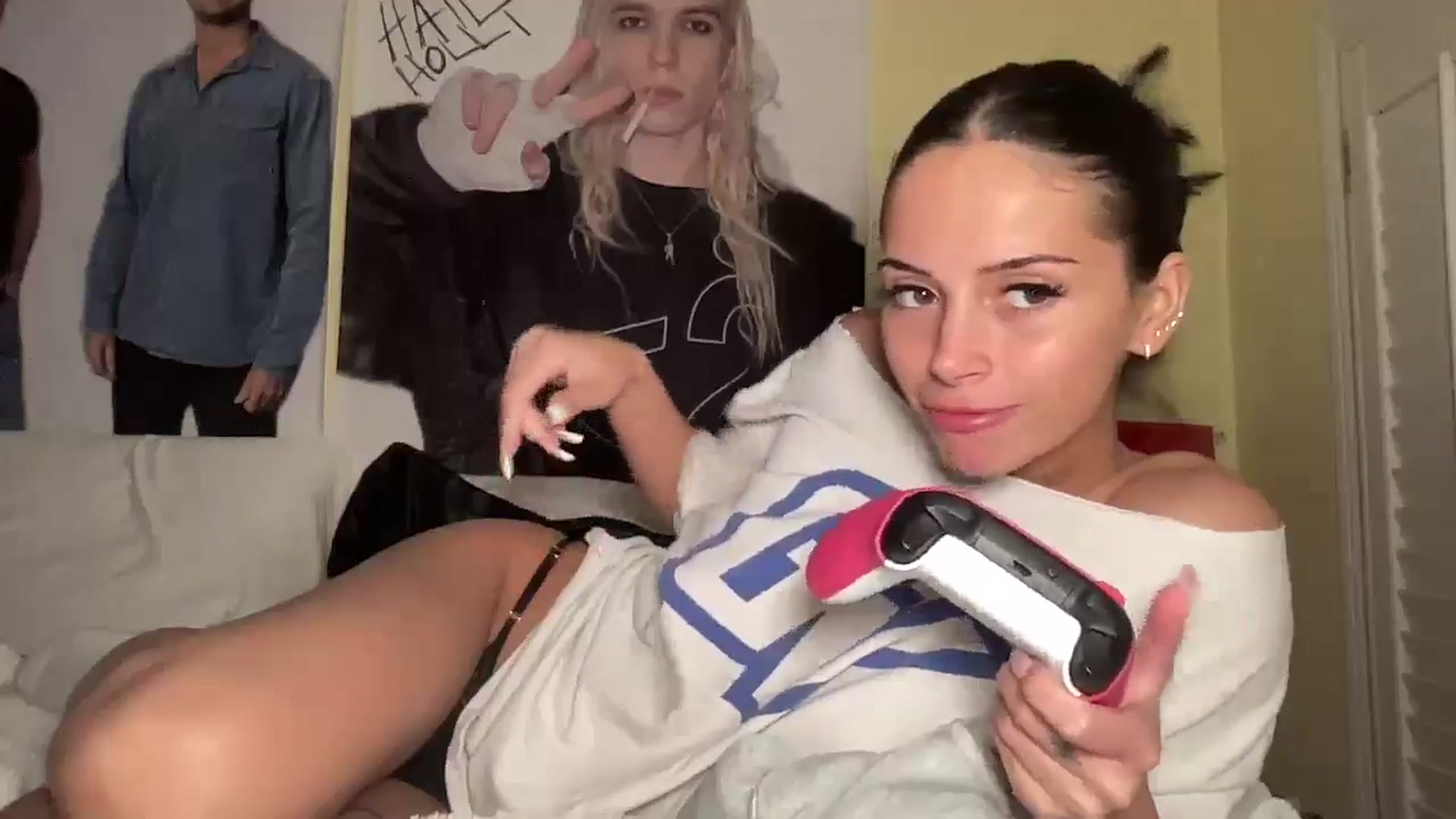 Gallery image thumbnail from Alliefrost's myfreecams stream on, 11/10/2025, 03:03 image 4 of 20