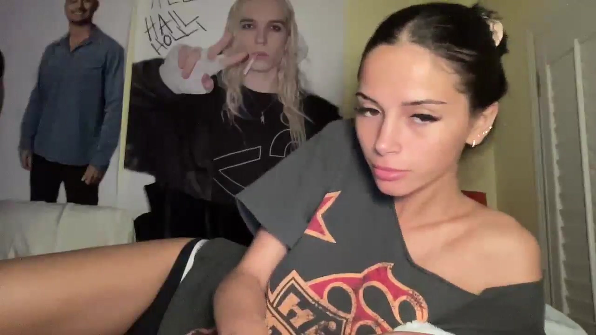 Gallery image thumbnail from Alliefrost's myfreecams stream on, 11/12/2025, 01:55 image 6 of 20