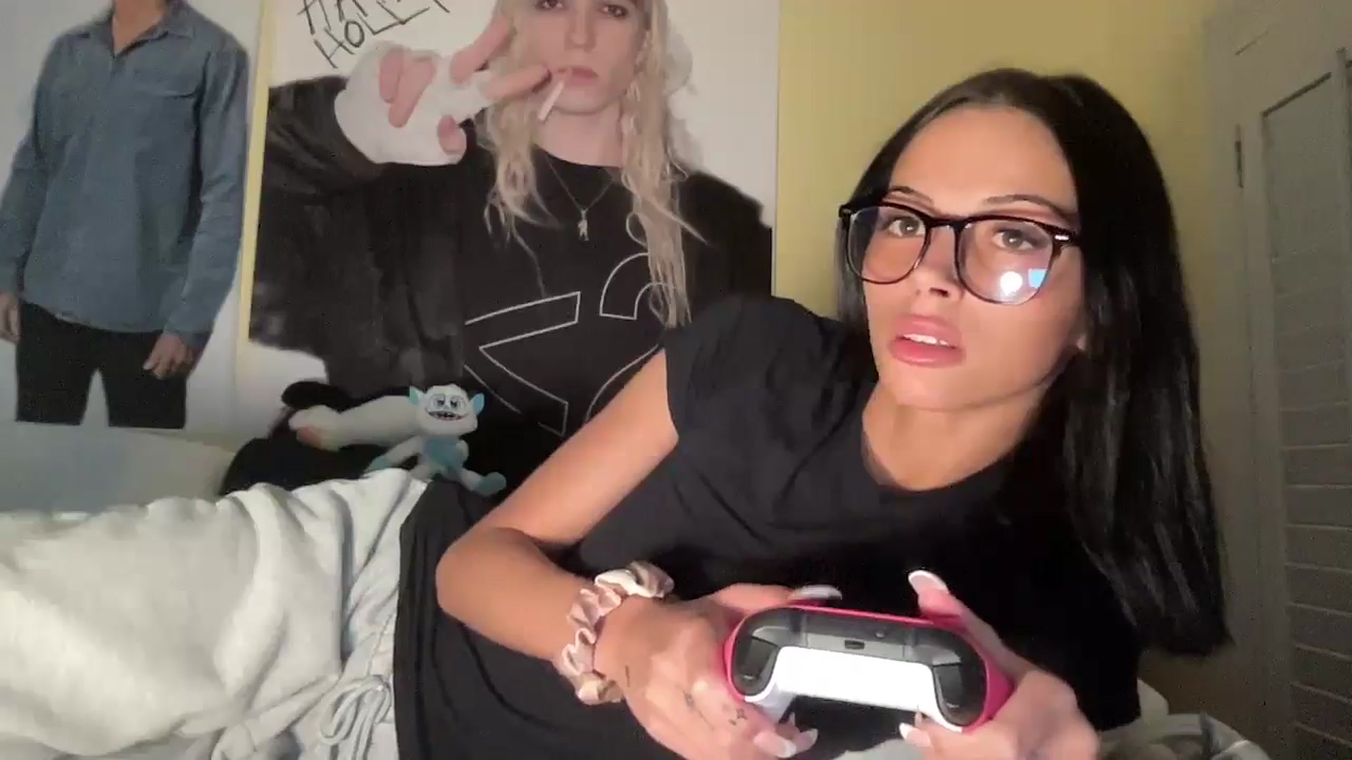 Gallery image thumbnail from Alliefrost's myfreecams stream on, 11/13/2025, 23:45 image 10 of 20
