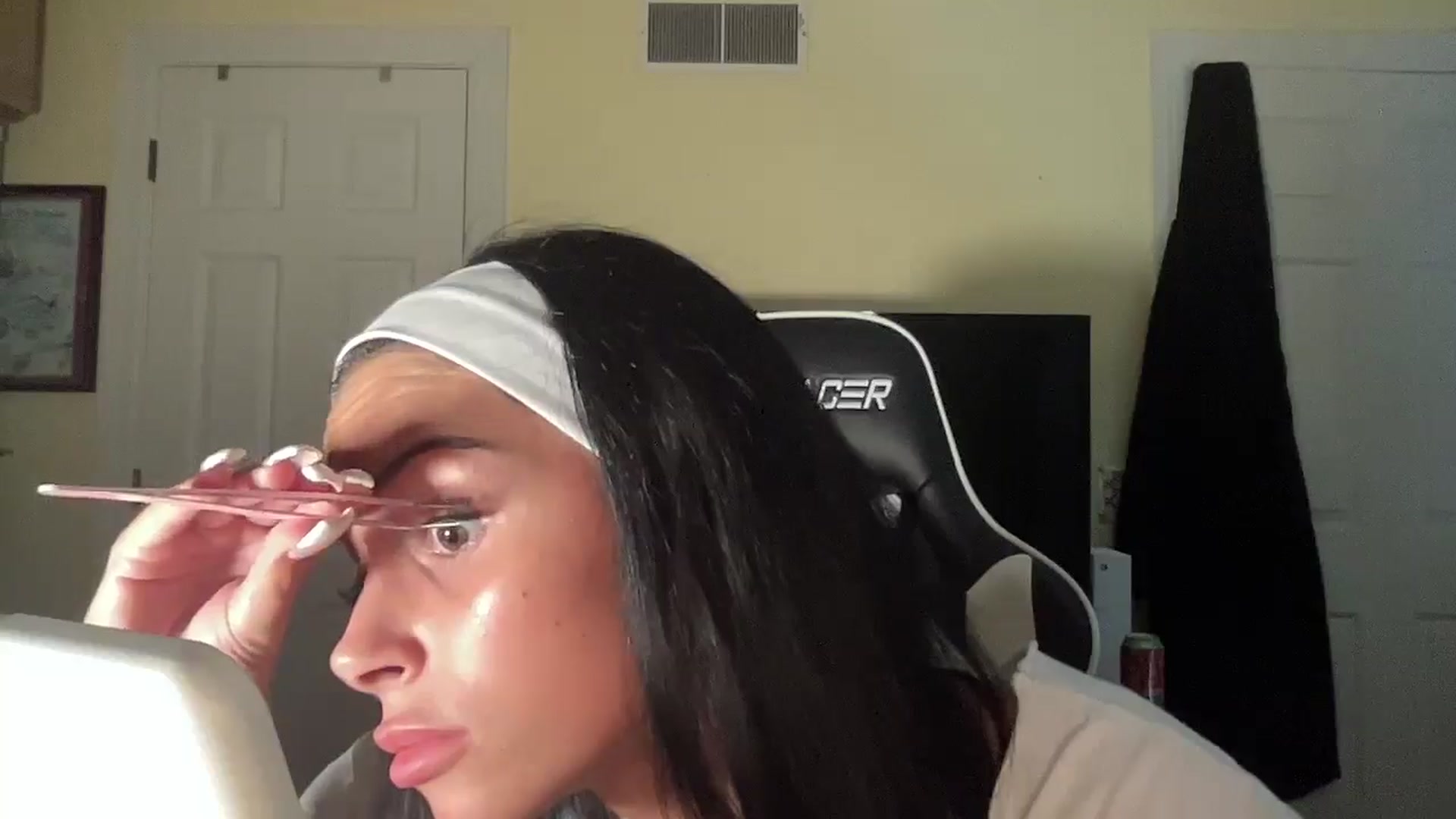 Gallery image thumbnail from Alliefrost's myfreecams stream on, 11/22/2025, 02:34 image 12 of 20