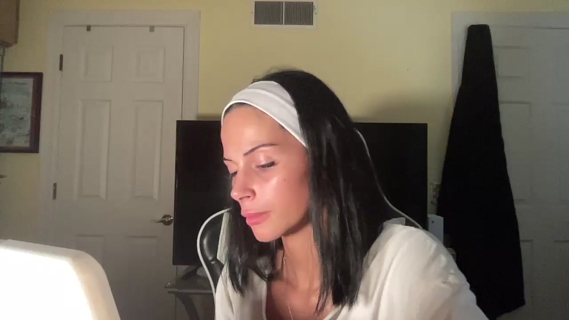 Gallery image thumbnail from Alliefrost's myfreecams stream on, 11/22/2025, 02:34 image 13 of 20