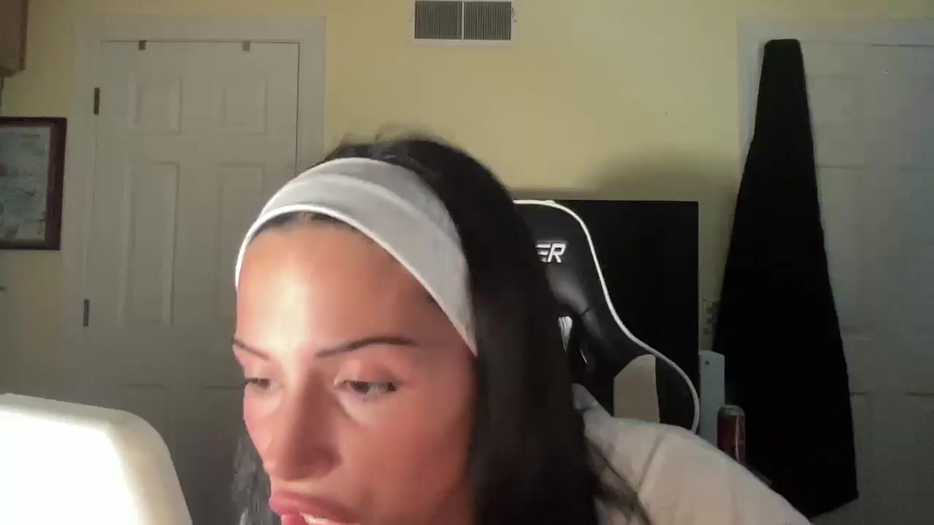 Gallery image thumbnail from Alliefrost's myfreecams stream on, 11/22/2025, 02:34 image 1 of 20