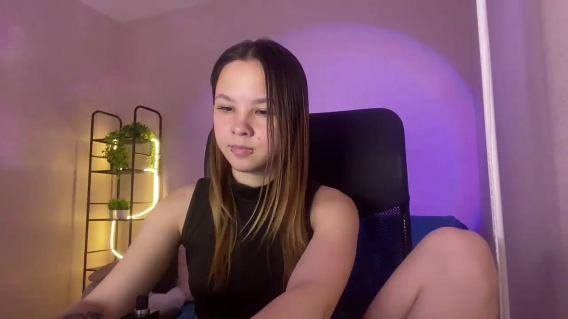 Gallery image thumbnail from AllisonArgentt's myfreecams stream on, 07/27/2026, 09:32 image 17 of 20
