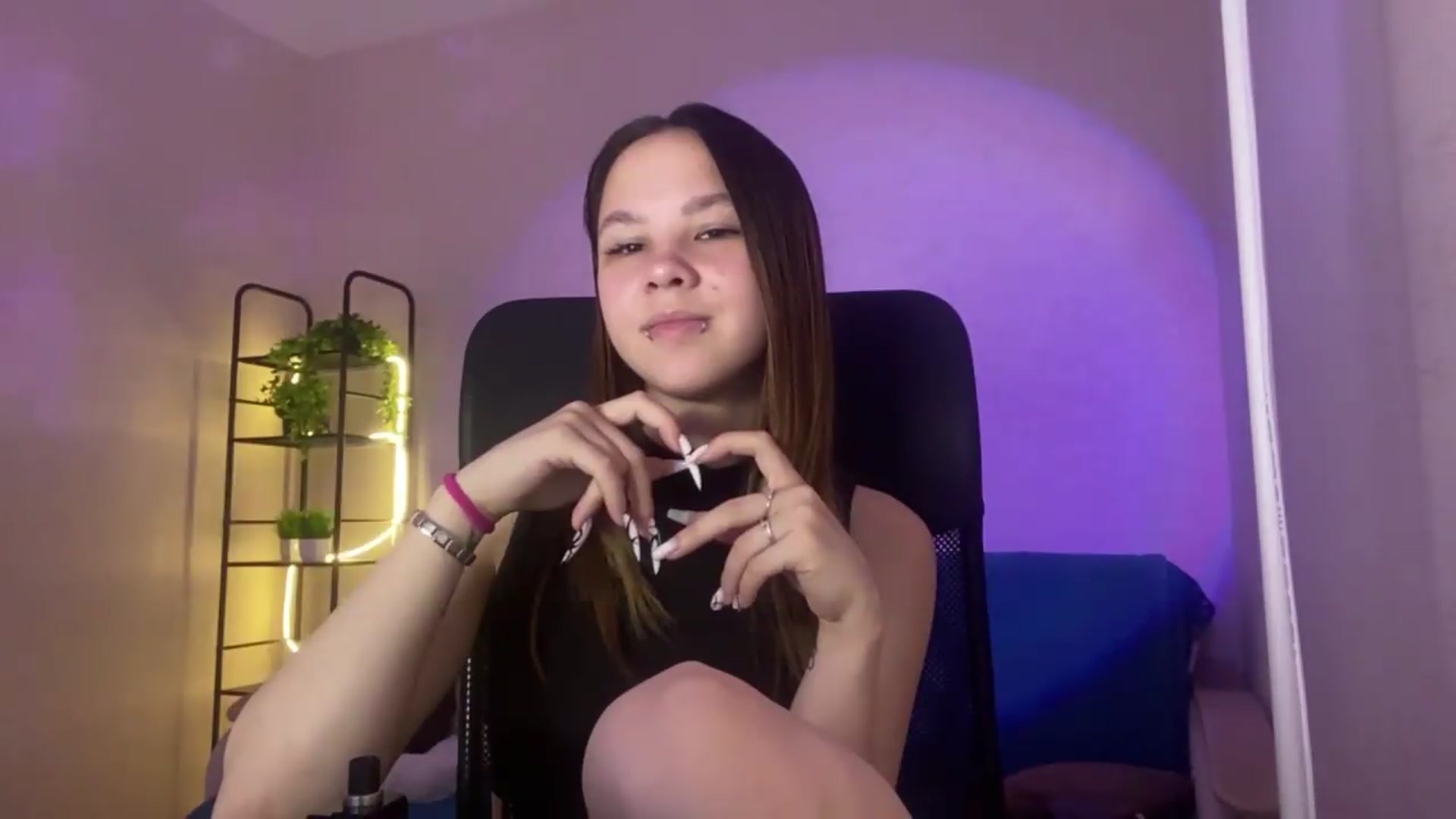 Gallery image thumbnail from AllisonArgentt's myfreecams stream on, 07/27/2026, 09:32 image 14 of 20