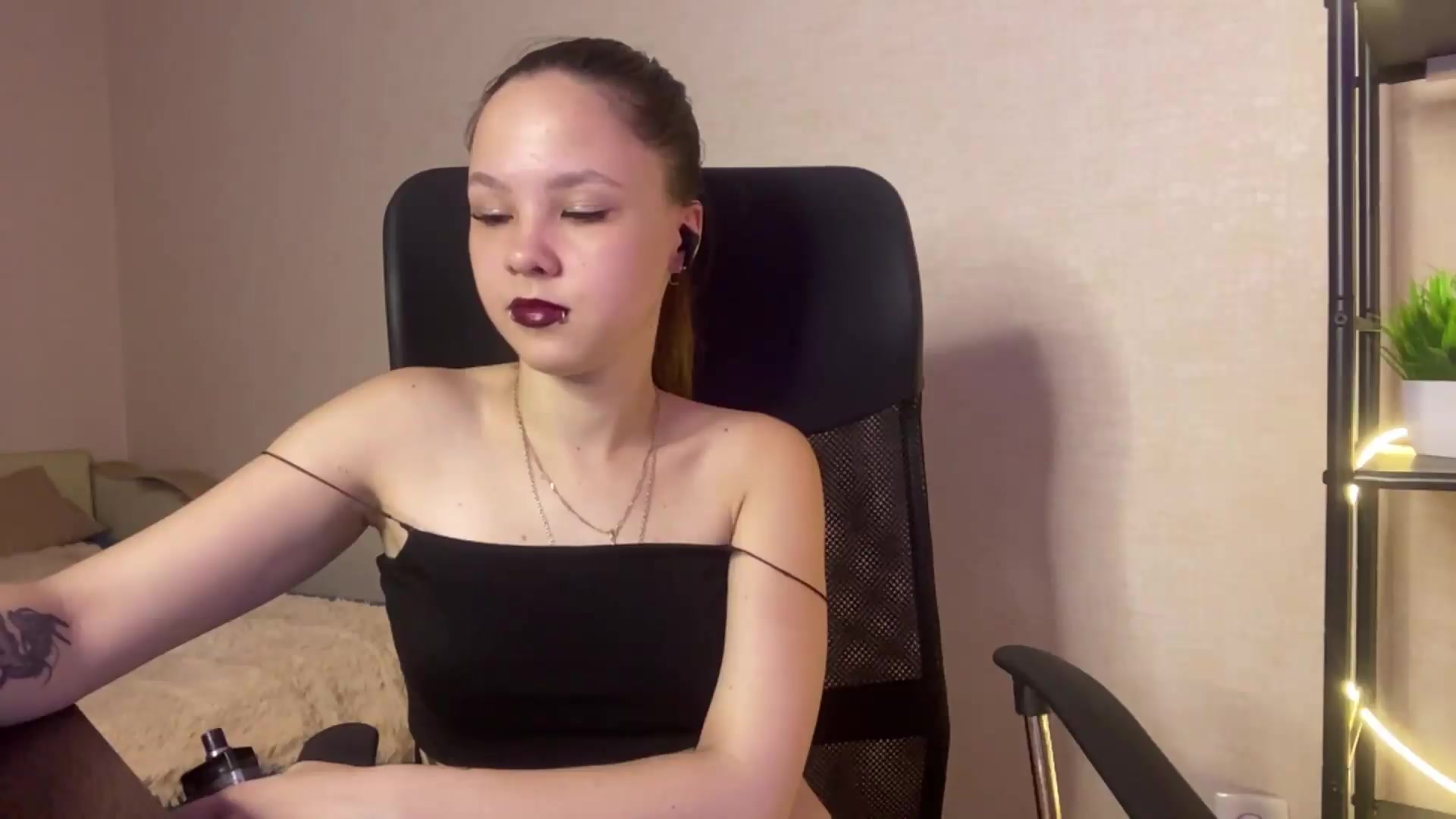 Gallery image thumbnail from AllisonArgentt's myfreecams stream on, 08/10/2026, 10:26 image 17 of 20