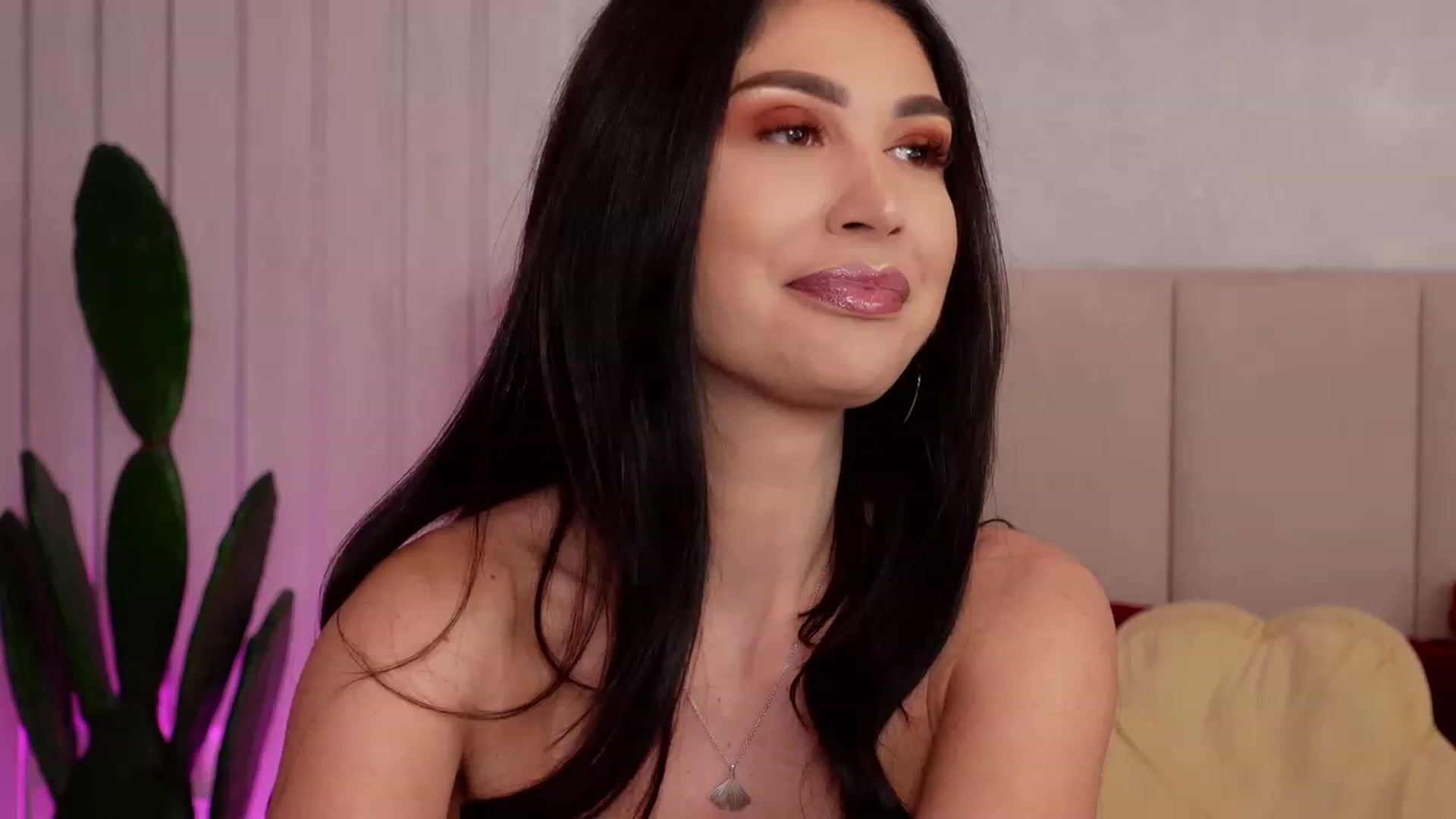 Gallery image thumbnail from AllisonDesire's myfreecams stream on, 11/18/2022, 11:04 image 10 of 20