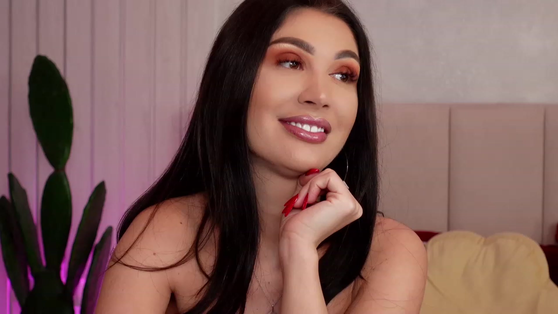 Gallery image thumbnail from AllisonDesire's myfreecams stream on, 11/18/2022, 11:04 image 8 of 20
