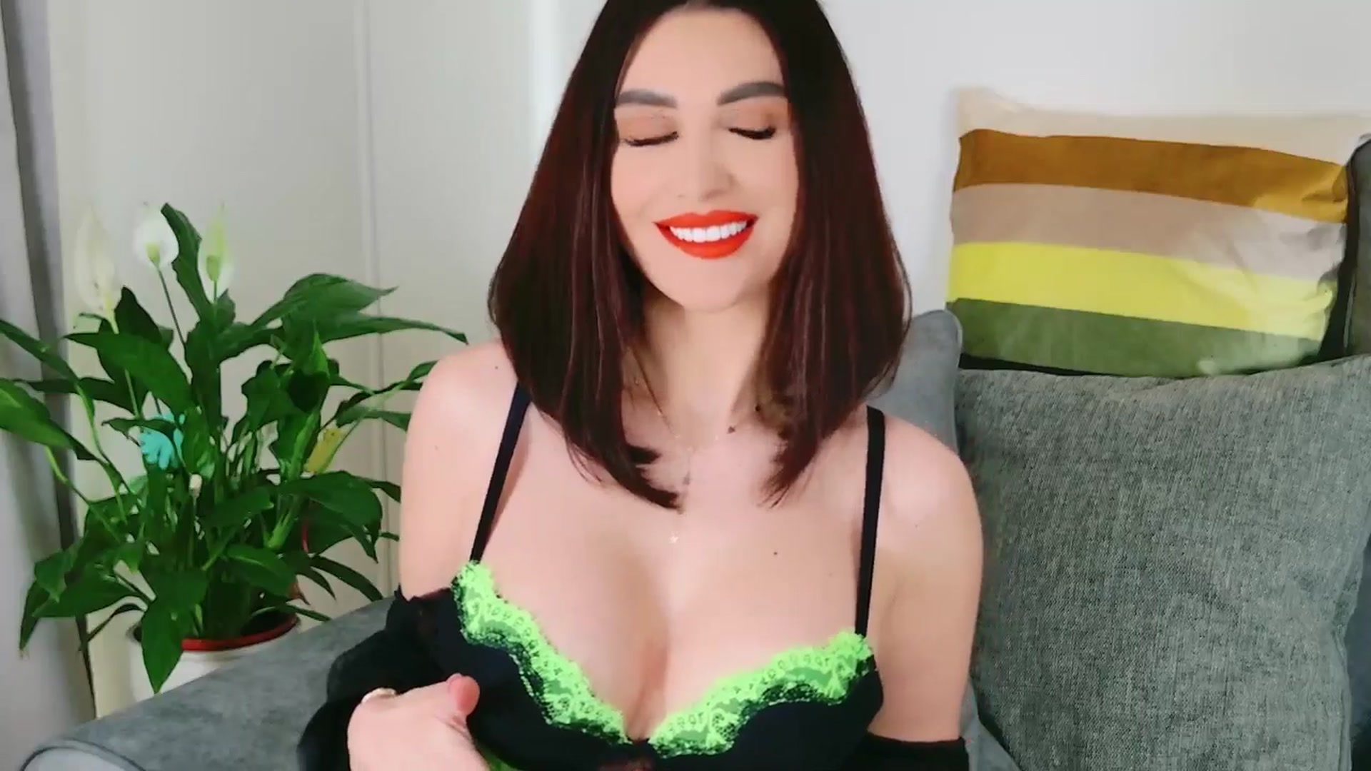 Gallery image thumbnail from AllisonDesire's myfreecams stream on, 04/25/2024, 13:07 image 12 of 20