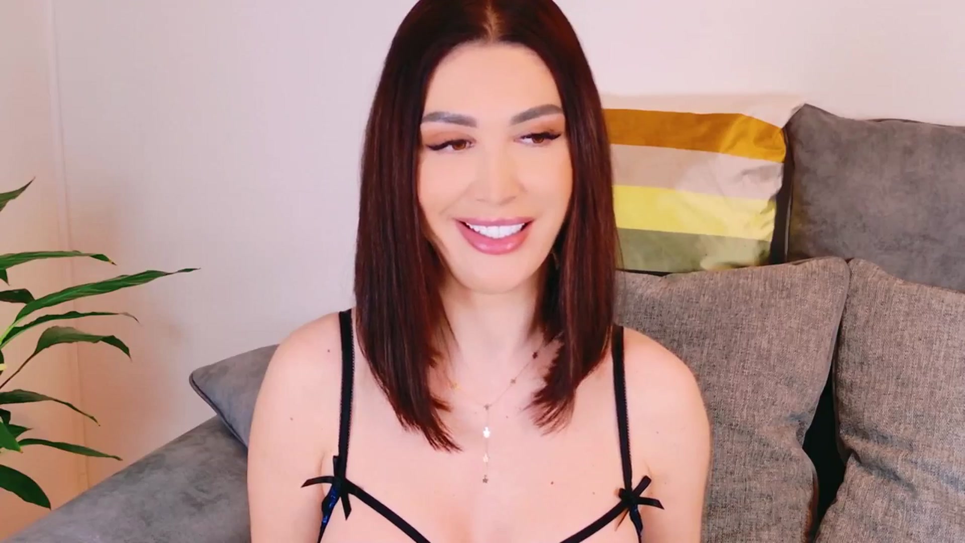 Gallery image thumbnail from AllisonDesire's myfreecams stream on, 04/27/2024, 20:10 image 12 of 20