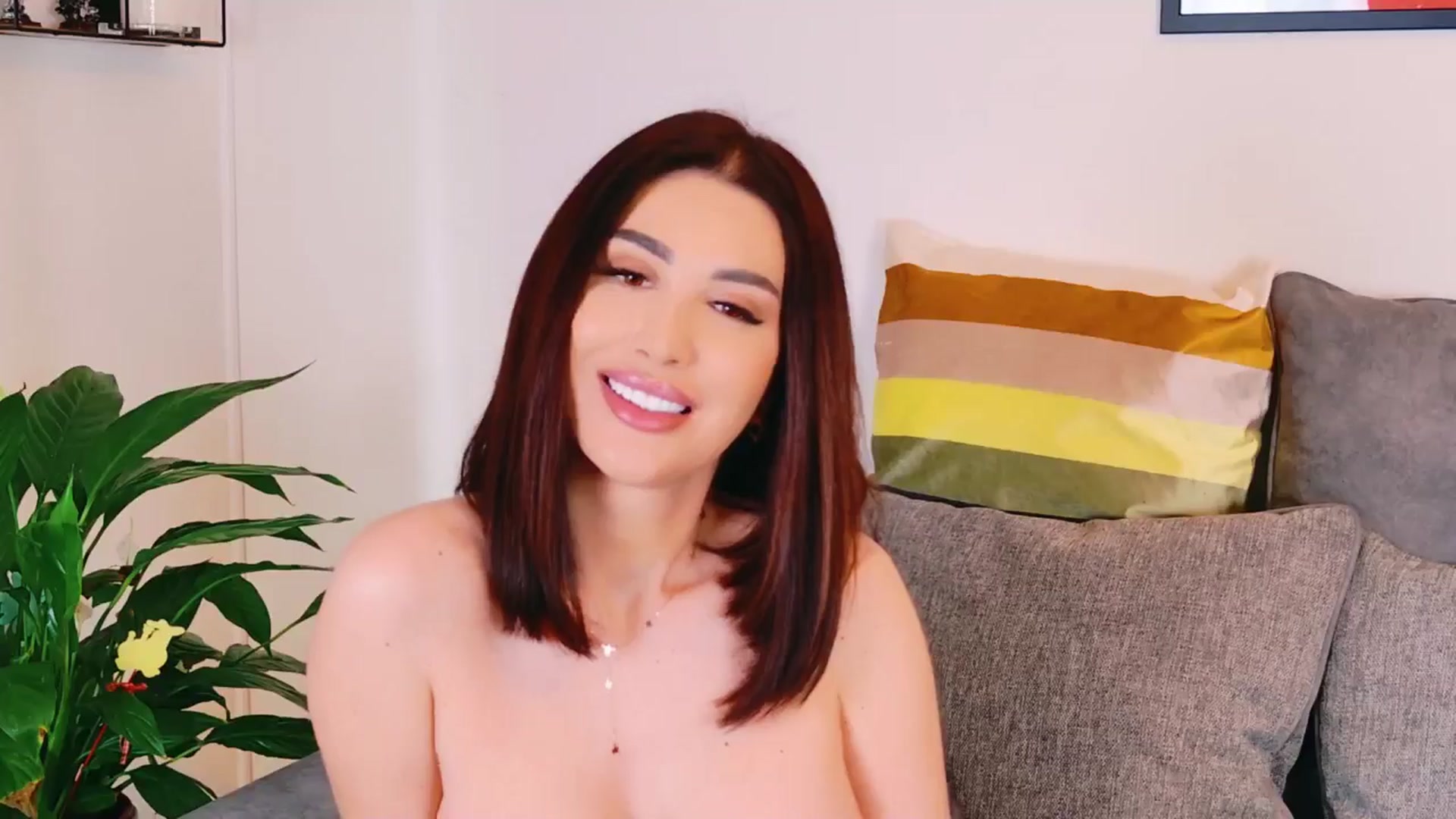 Gallery image thumbnail from AllisonDesire's myfreecams stream on, 04/28/2024, 16:35 image 16 of 20