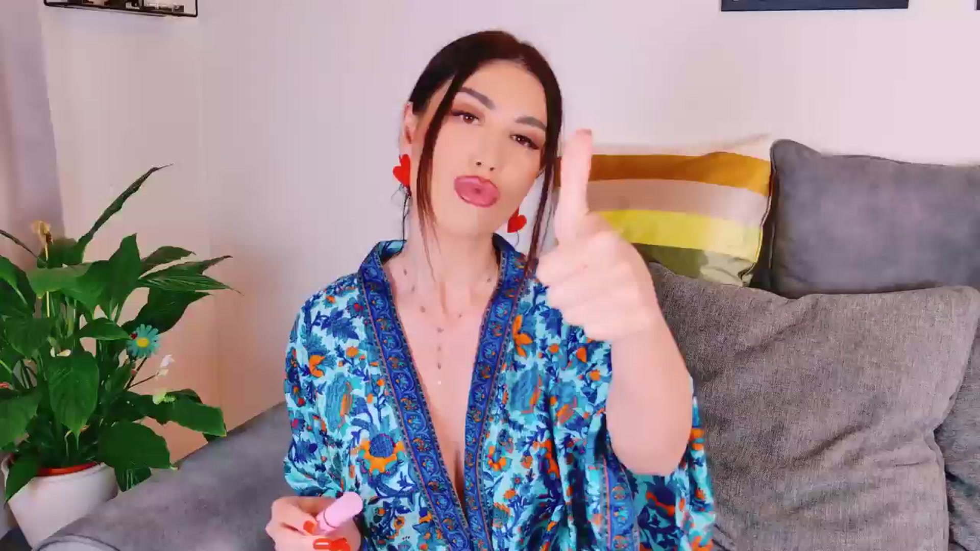 Gallery image thumbnail from AllisonDesire's myfreecams stream on, 05/13/2024, 21:10 image 1 of 20