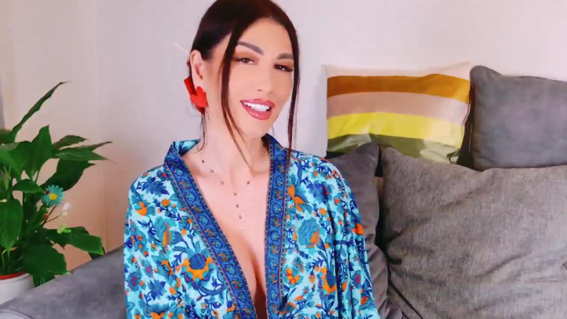 Gallery image thumbnail from AllisonDesire's myfreecams stream on, 05/13/2024, 21:10 image 14 of 20