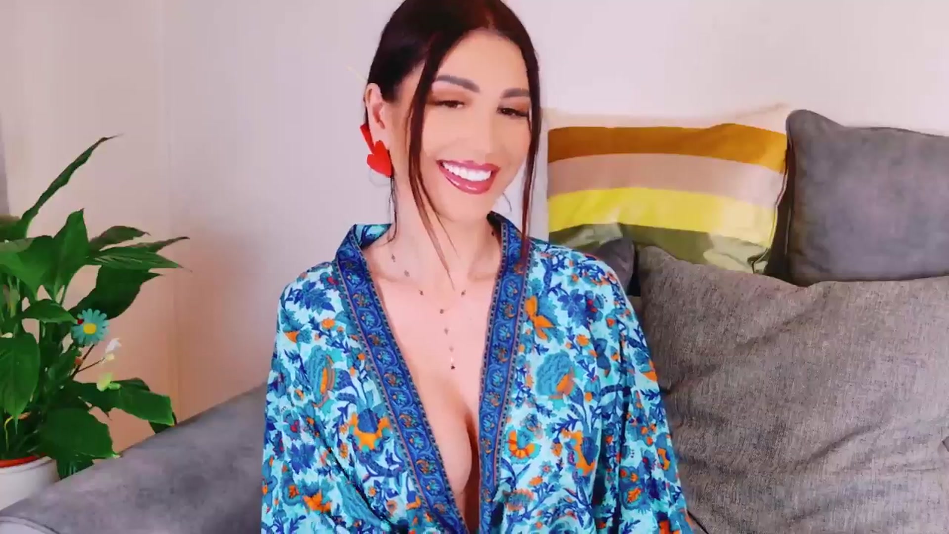 Gallery image thumbnail from AllisonDesire's myfreecams stream on, 05/13/2024, 21:10 image 10 of 20