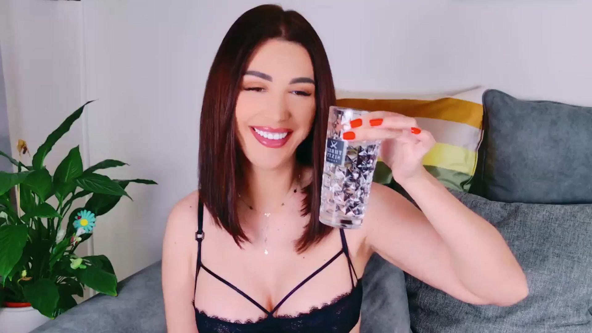 Gallery image thumbnail from AllisonDesire's myfreecams stream on, 05/14/2024, 15:28 image 8 of 20
