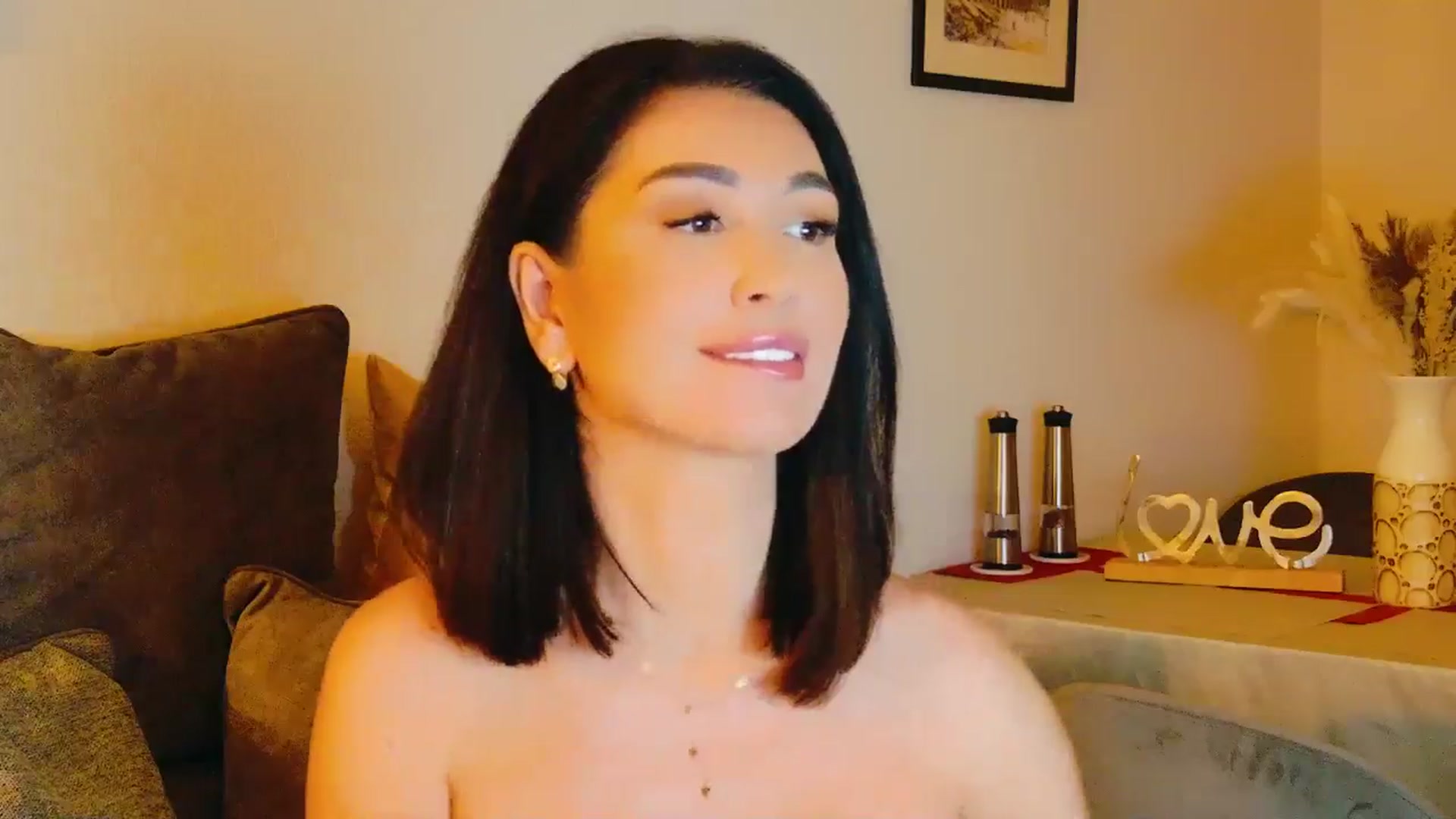 Gallery image thumbnail from AllisonDesire's myfreecams stream on, 07/06/2024, 20:06 image 4 of 20