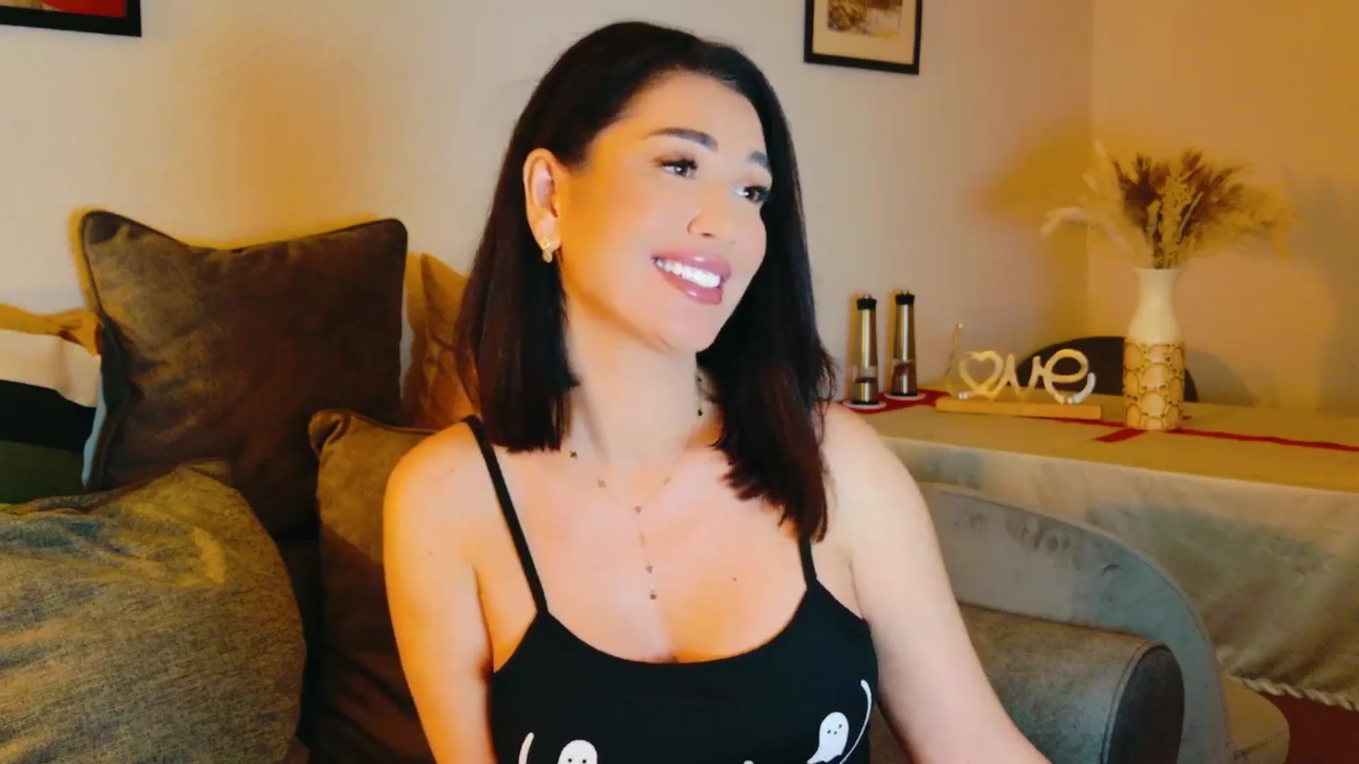 Gallery image thumbnail from AllisonDesire's myfreecams stream on, 07/06/2024, 21:11 image 2 of 20