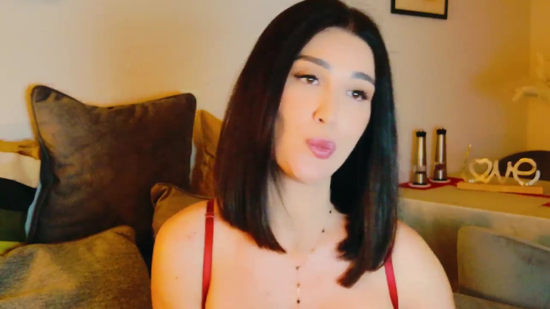 Gallery image thumbnail from AllisonDesire's myfreecams stream on, 07/07/2024, 22:25 image 2 of 20
