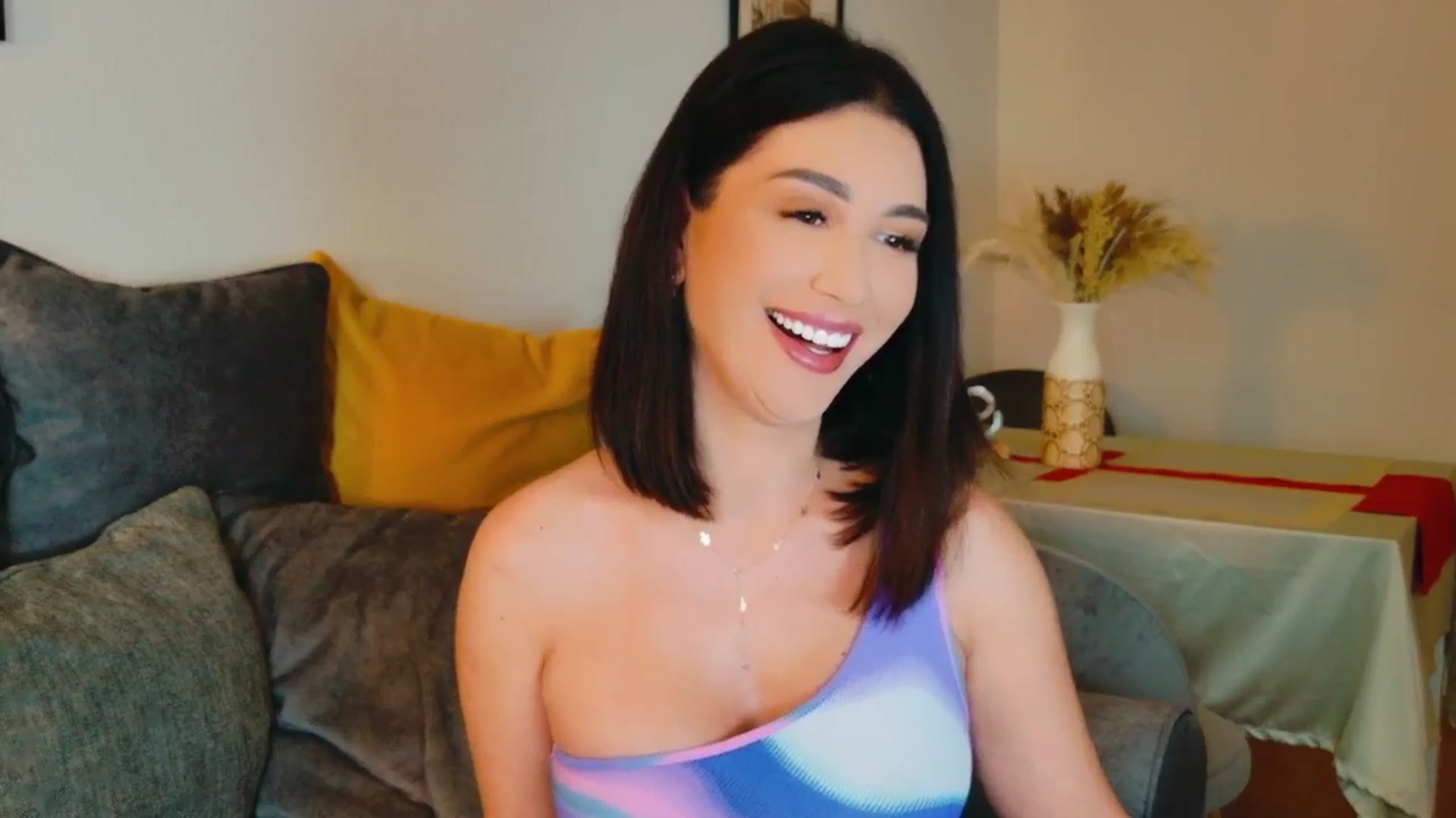 Gallery image thumbnail from AllisonDesire's myfreecams stream on, 07/12/2024, 17:25 image 3 of 20