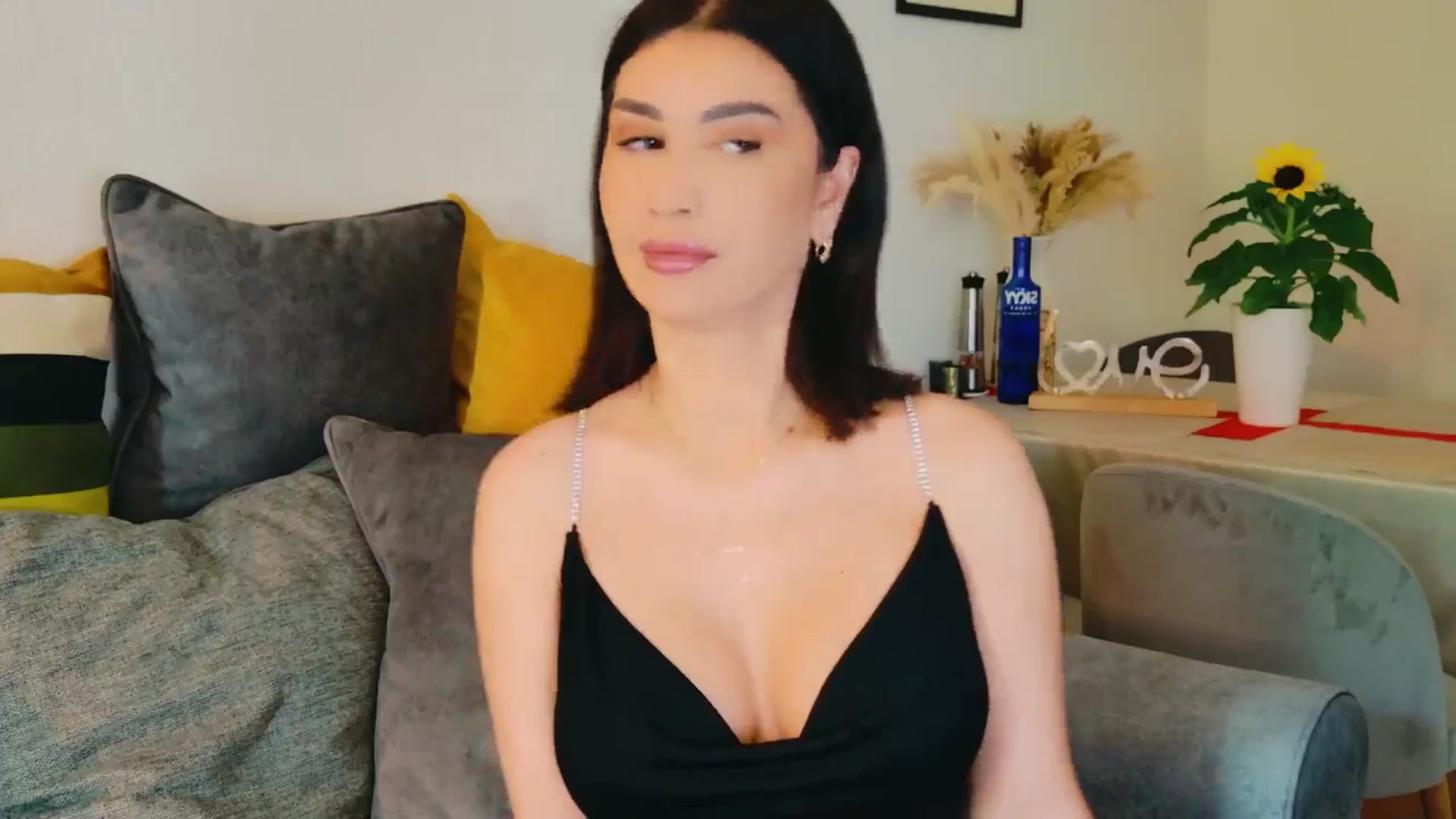 Gallery image thumbnail from AllisonDesire's myfreecams stream on, 07/16/2024, 13:25 image 8 of 20