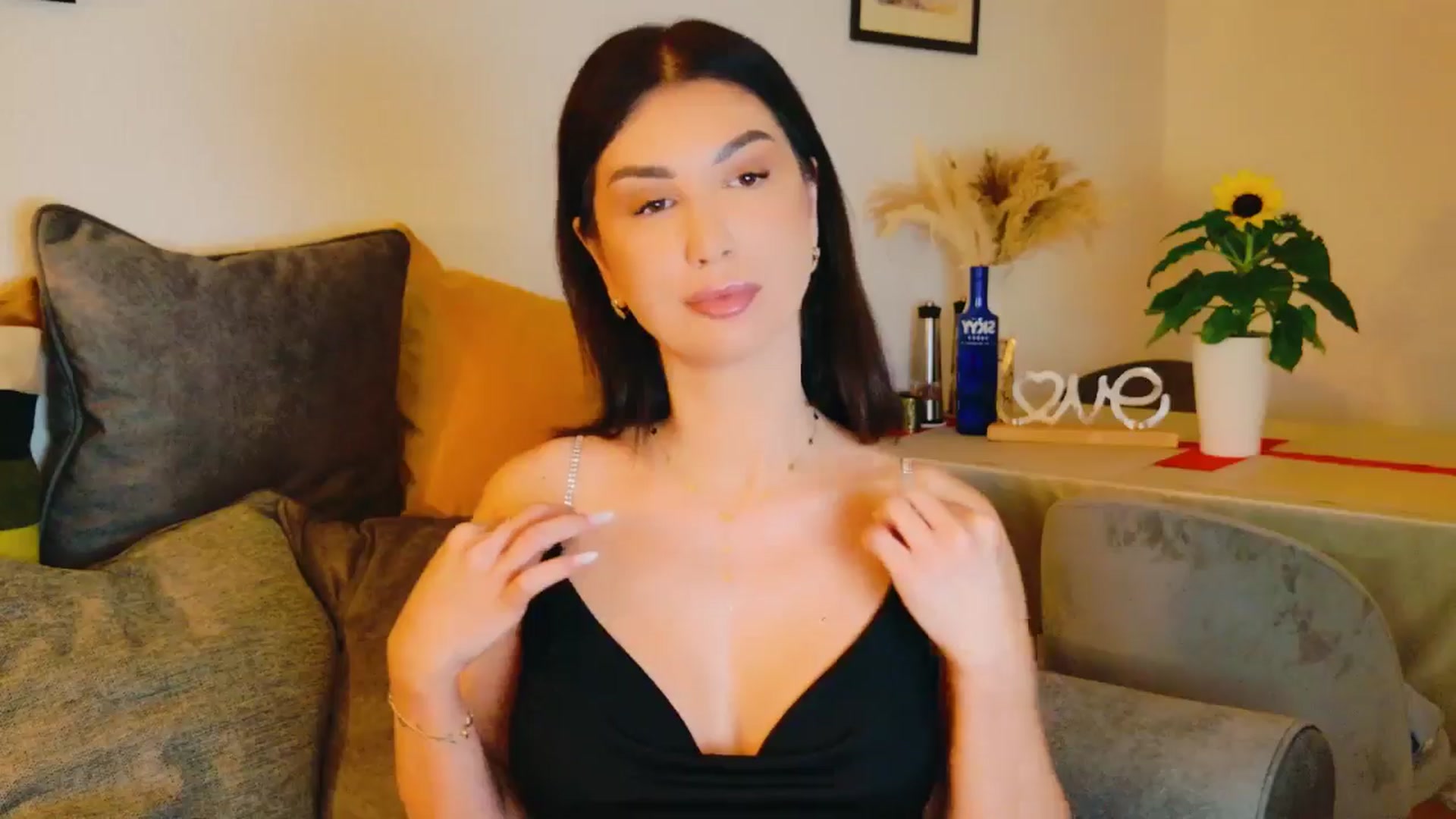 Gallery image thumbnail from AllisonDesire's myfreecams stream on, 07/16/2024, 16:13 image 14 of 20