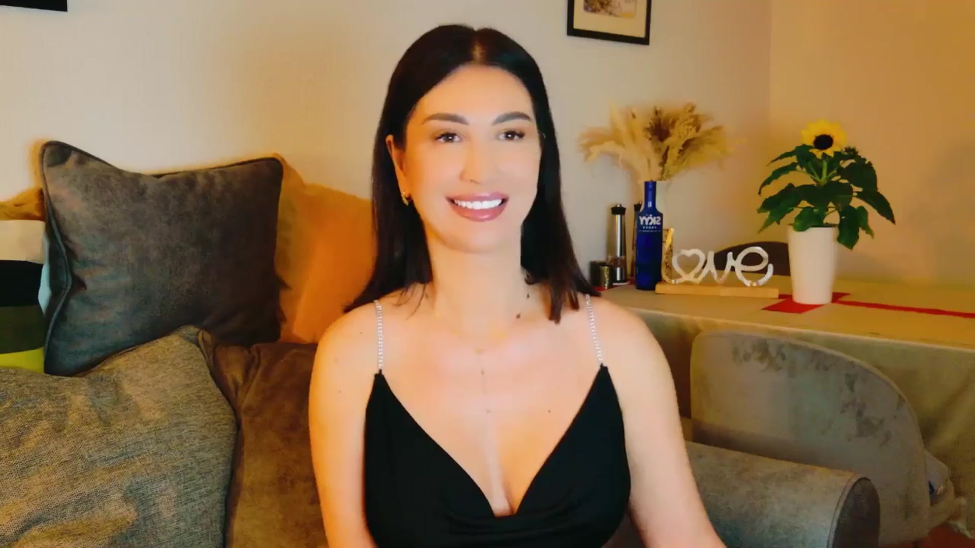 Gallery image thumbnail from AllisonDesire's myfreecams stream on, 07/16/2024, 16:13 image 8 of 20