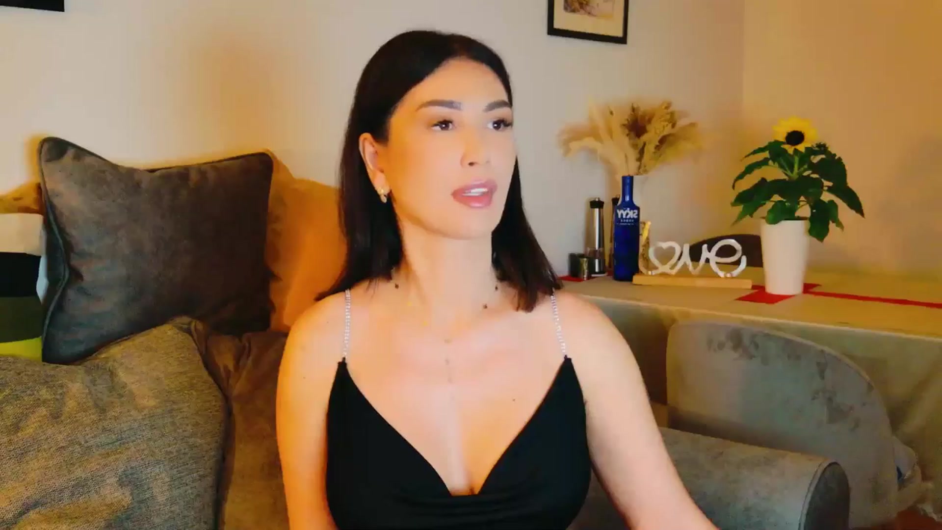 Gallery image thumbnail from AllisonDesire's myfreecams stream on, 07/16/2024, 16:13 image 10 of 20
