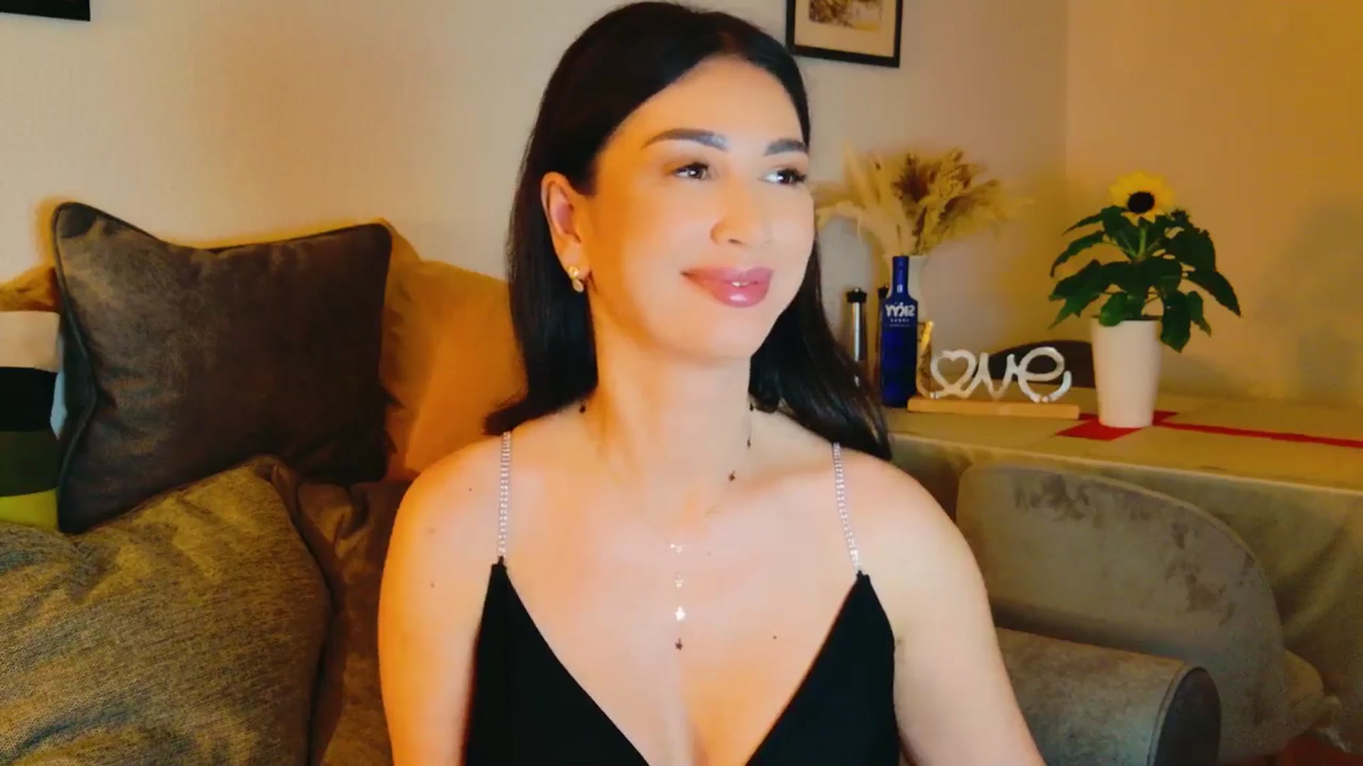 Gallery image thumbnail from AllisonDesire's myfreecams stream on, 07/16/2024, 17:42 image 17 of 20