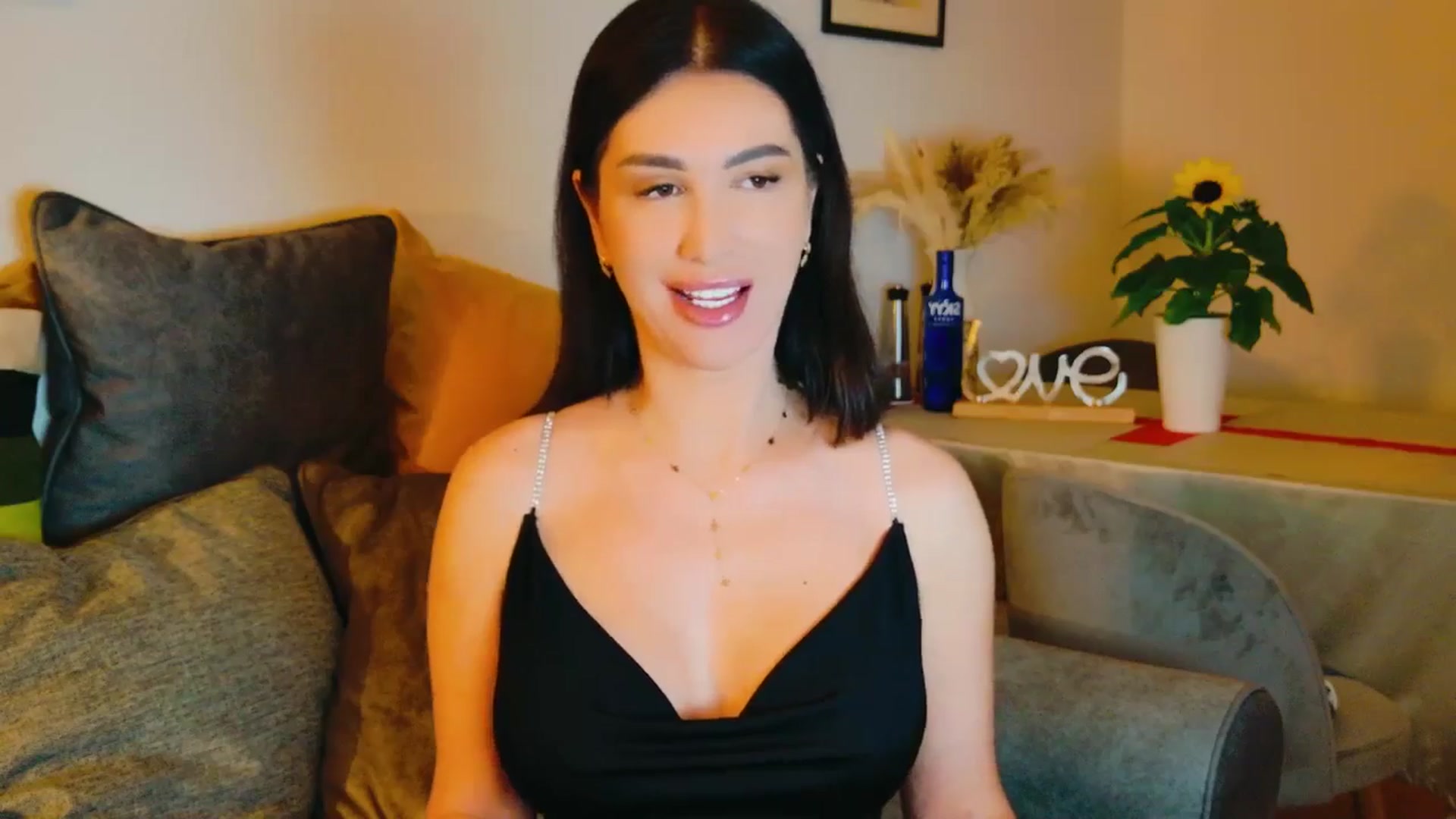 Gallery image thumbnail from AllisonDesire's myfreecams stream on, 07/16/2024, 18:47 image 4 of 20