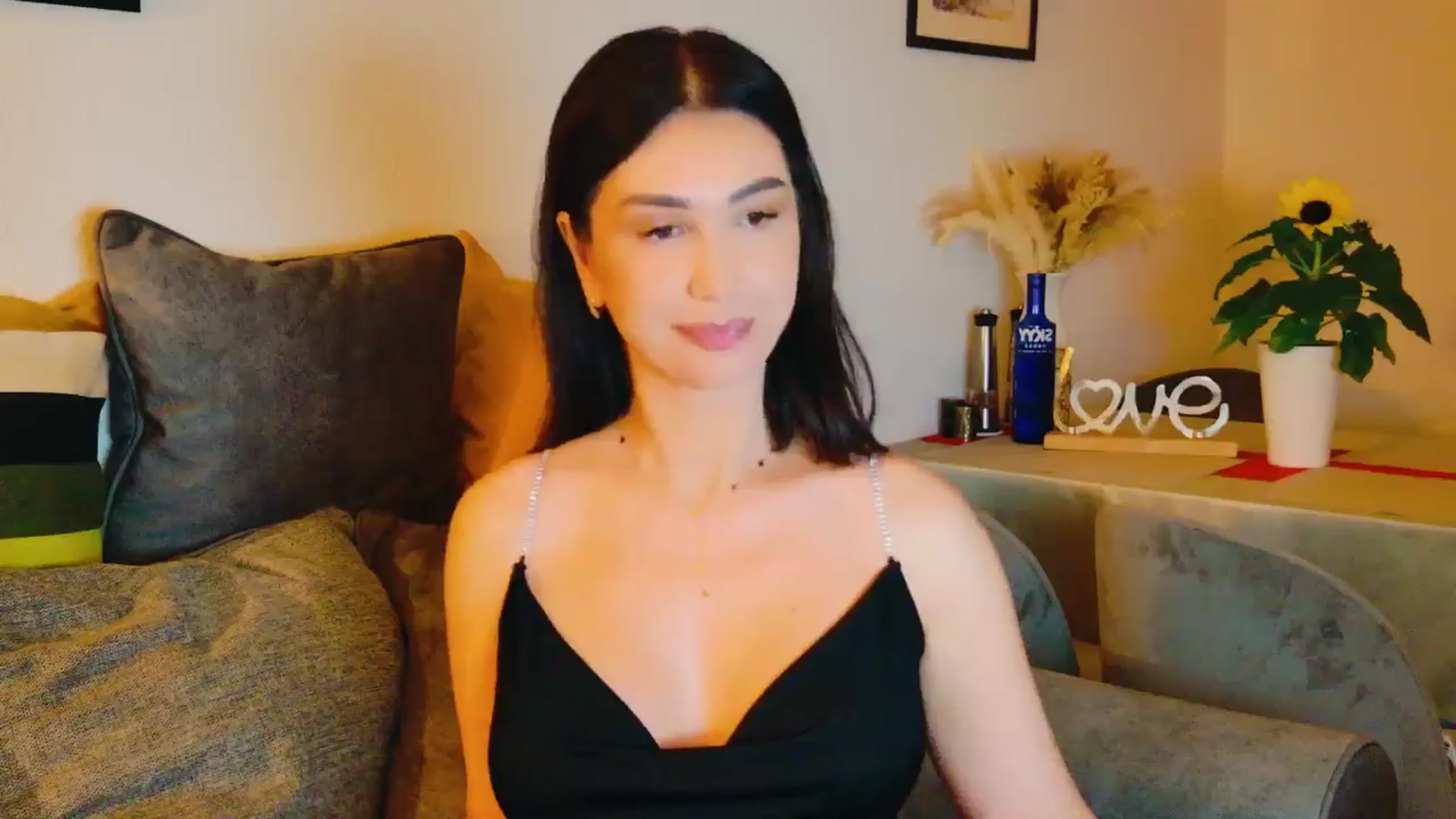 Gallery image thumbnail from AllisonDesire's myfreecams stream on, 07/16/2024, 20:03 image 14 of 20