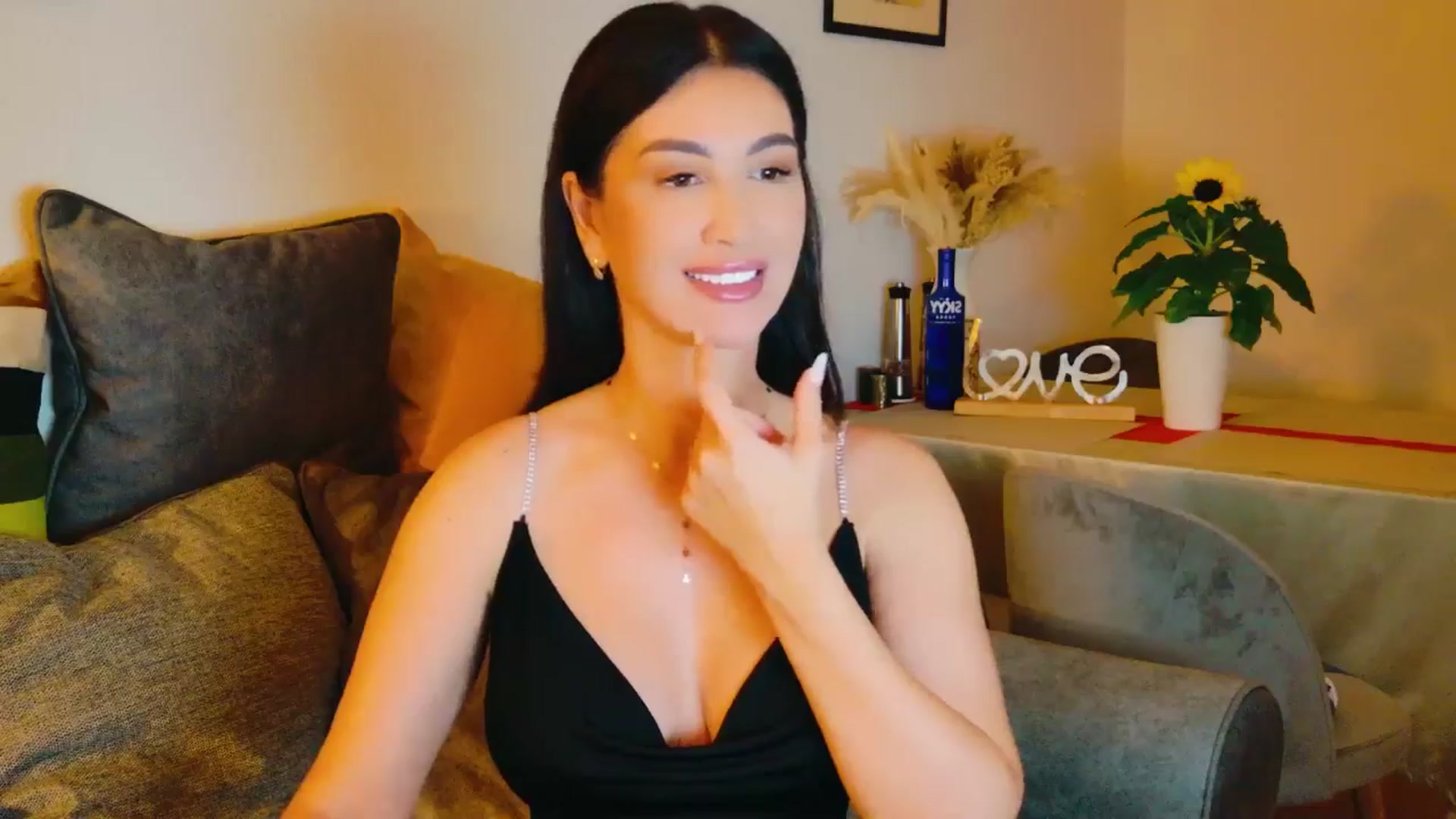 Gallery image thumbnail from AllisonDesire's myfreecams stream on, 07/16/2024, 20:03 image 2 of 20