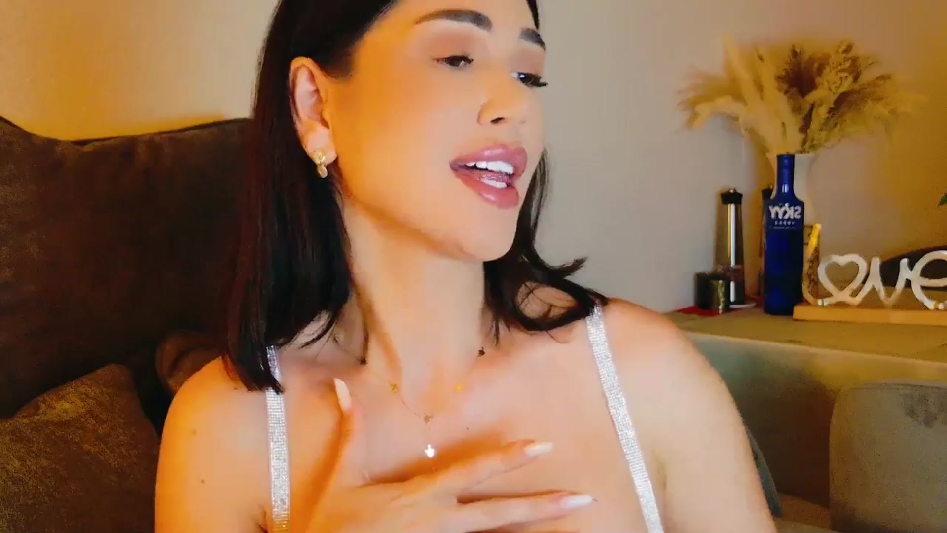 Gallery image thumbnail from AllisonDesire's myfreecams stream on, 07/19/2024, 21:40 image 13 of 20