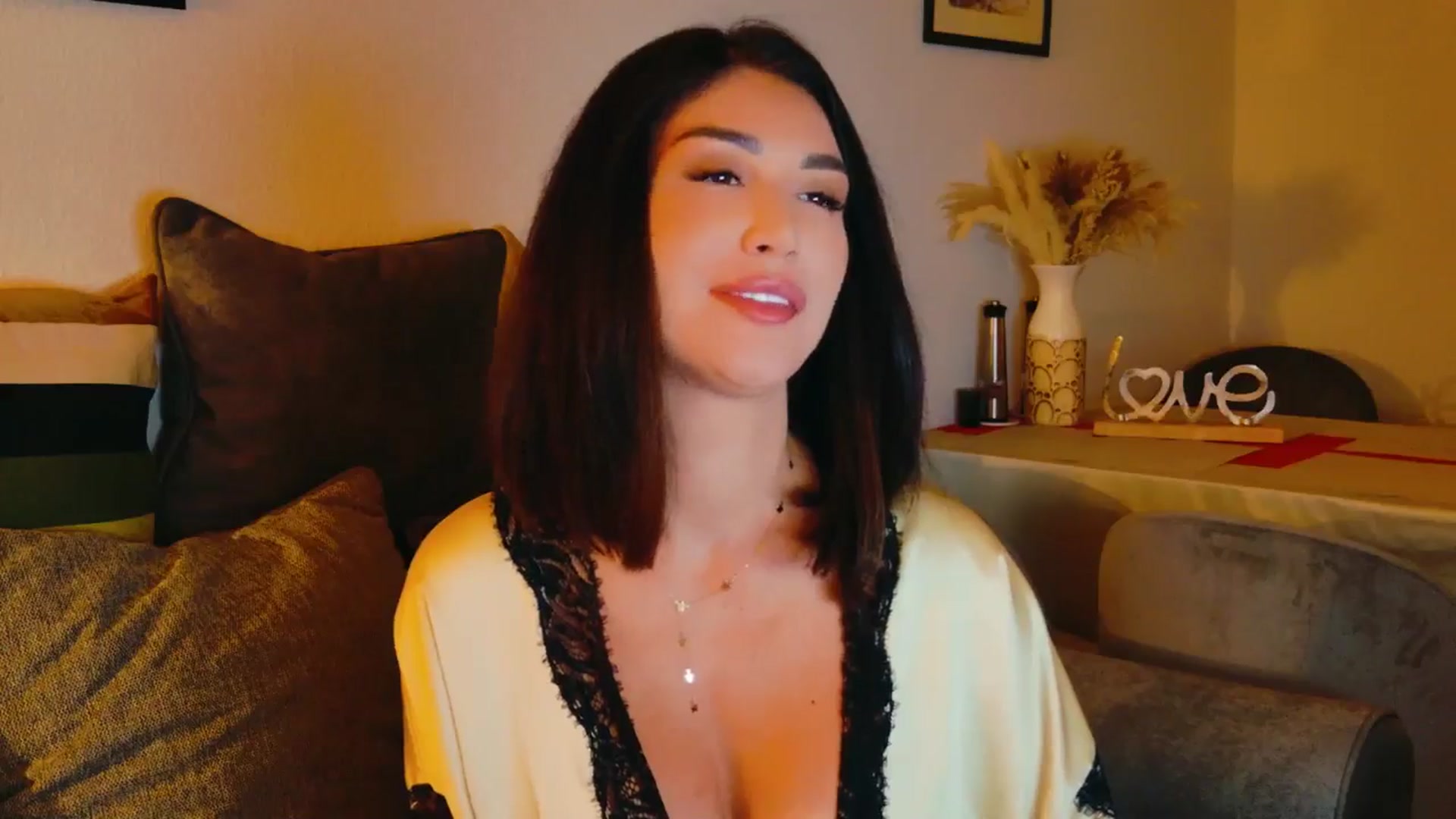Gallery image thumbnail from AllisonDesire's myfreecams stream on, 08/04/2024, 20:08 image 13 of 20