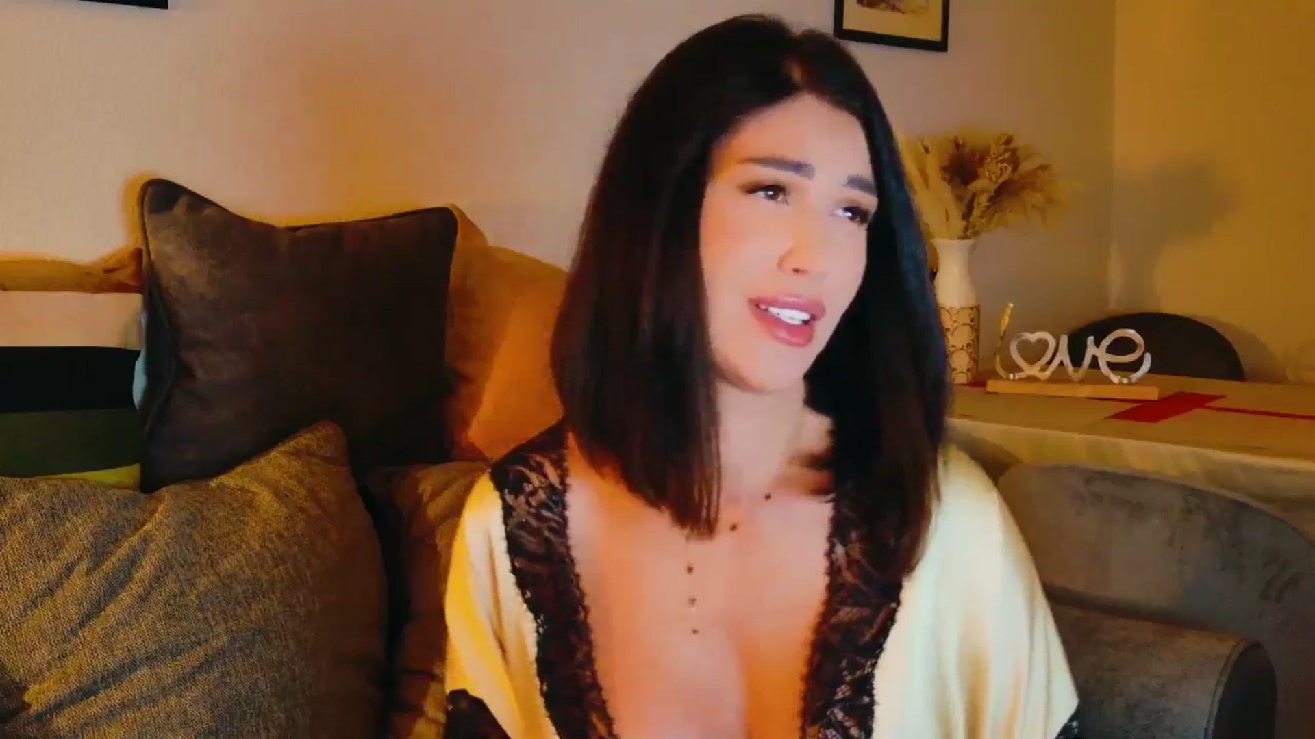 Gallery image thumbnail from AllisonDesire's myfreecams stream on, 08/04/2024, 20:08 image 20 of 20