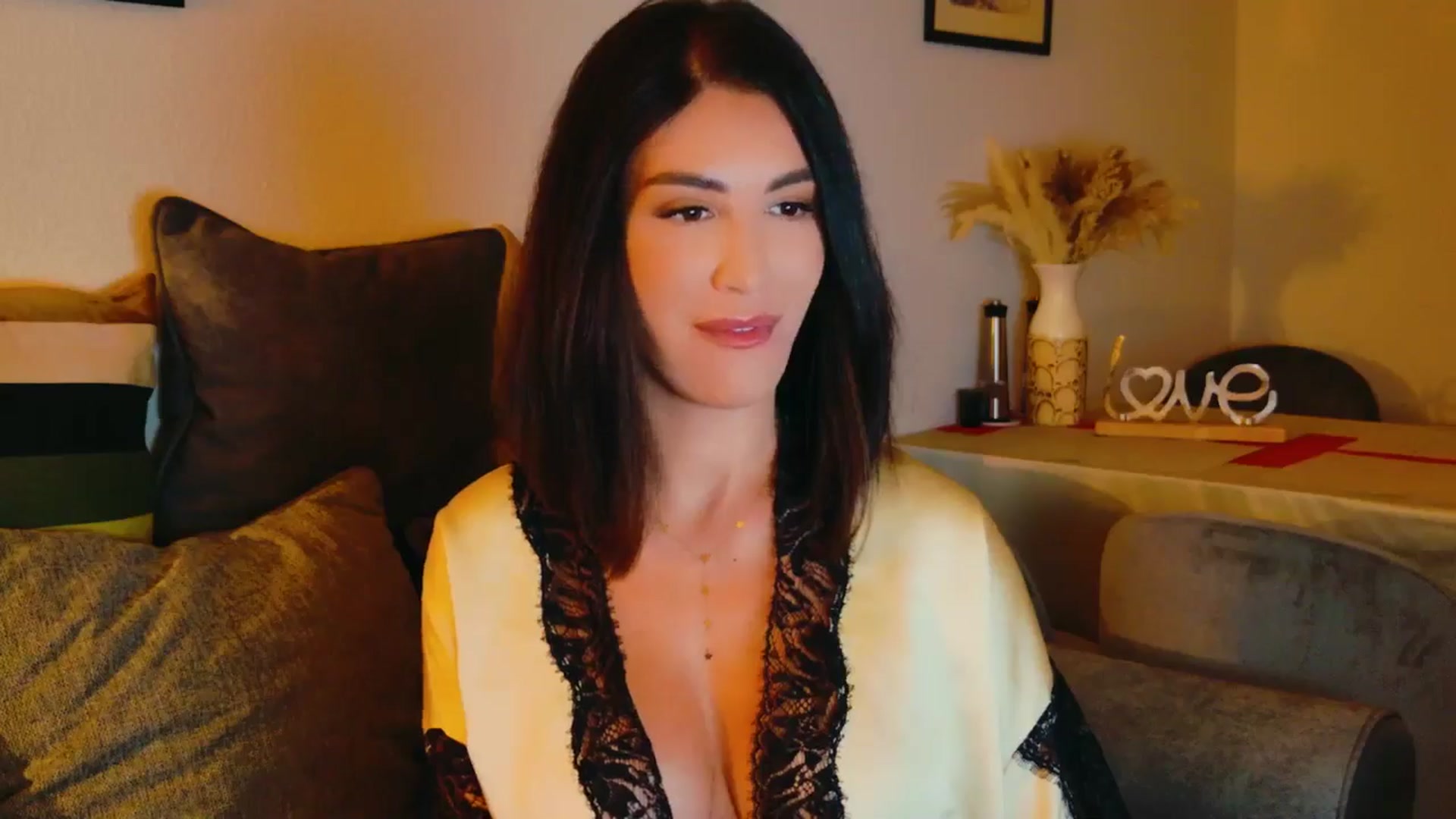 Gallery image thumbnail from AllisonDesire's myfreecams stream on, 08/04/2024, 20:08 image 8 of 20
