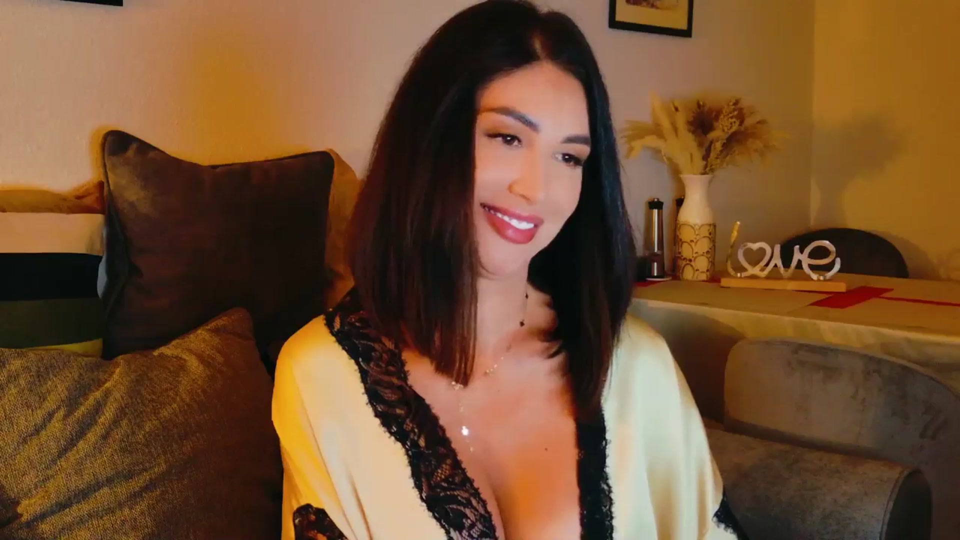 Gallery image thumbnail from AllisonDesire's myfreecams stream on, 08/04/2024, 20:08 image 15 of 20