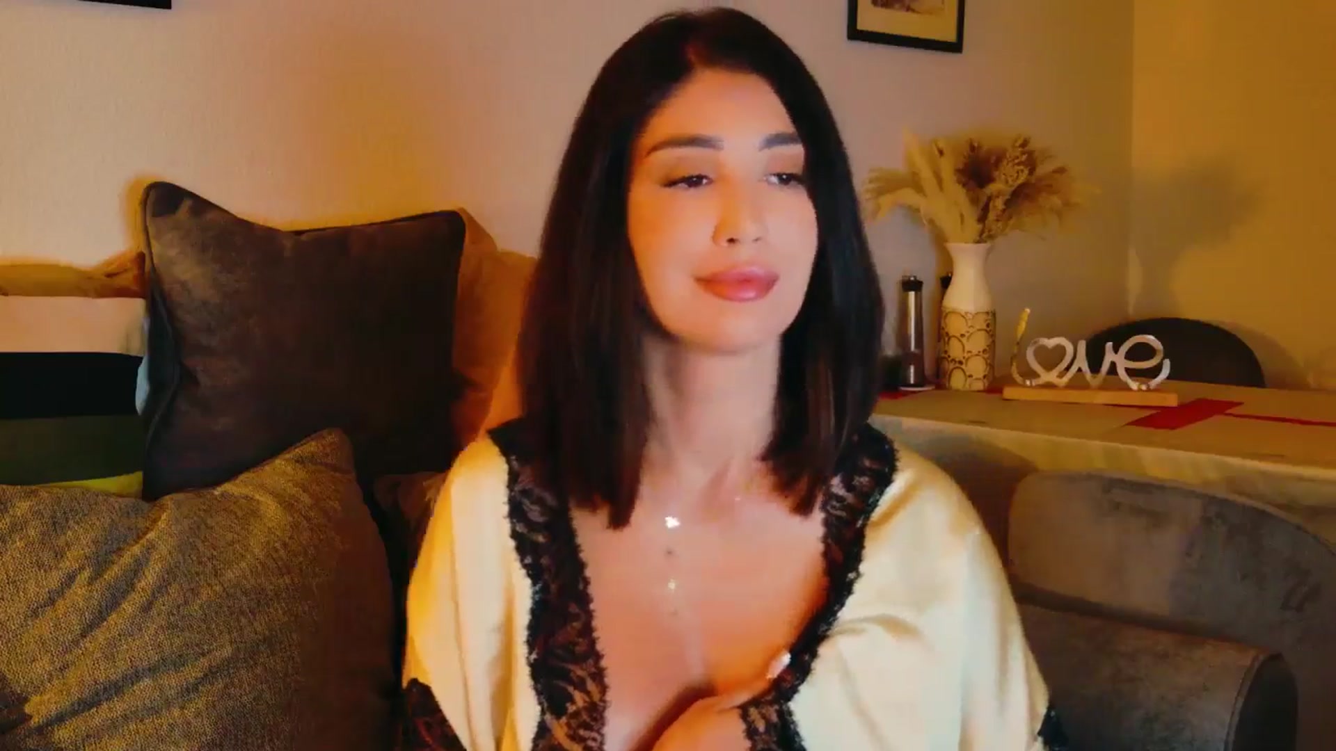Gallery image thumbnail from AllisonDesire's myfreecams stream on, 08/04/2024, 20:08 image 19 of 20