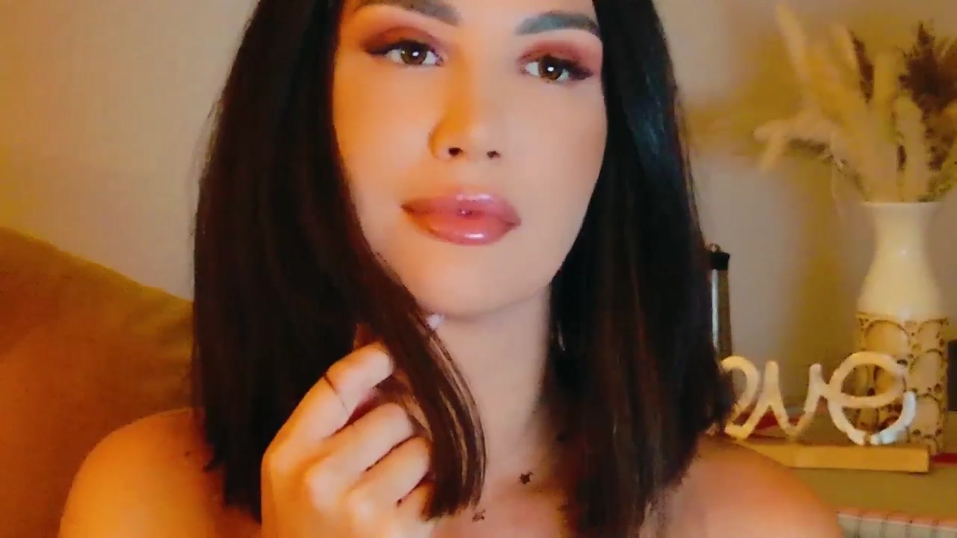 Gallery image thumbnail from AllisonDesire's myfreecams stream on, 08/05/2024, 18:32 image 8 of 20