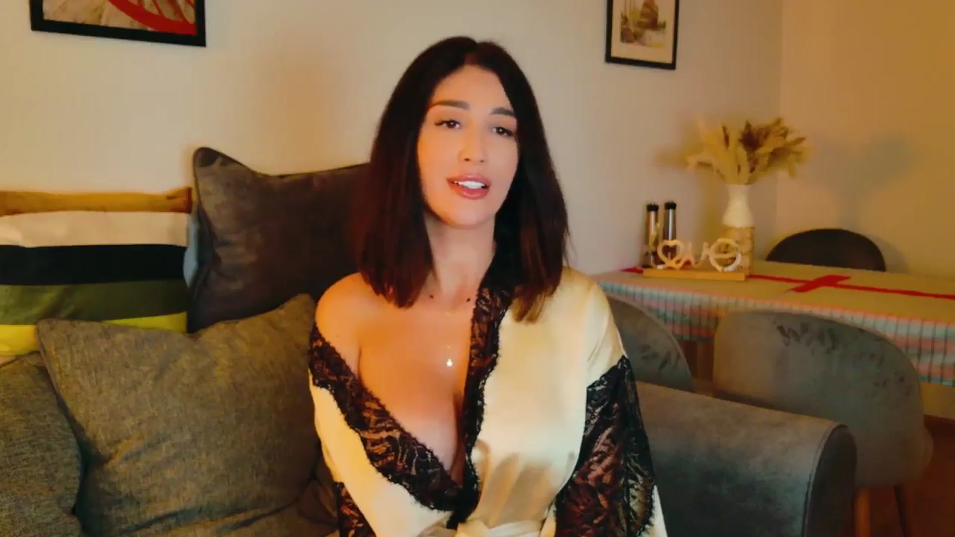 Gallery image thumbnail from AllisonDesire's myfreecams stream on, 08/06/2024, 16:43 image 4 of 20