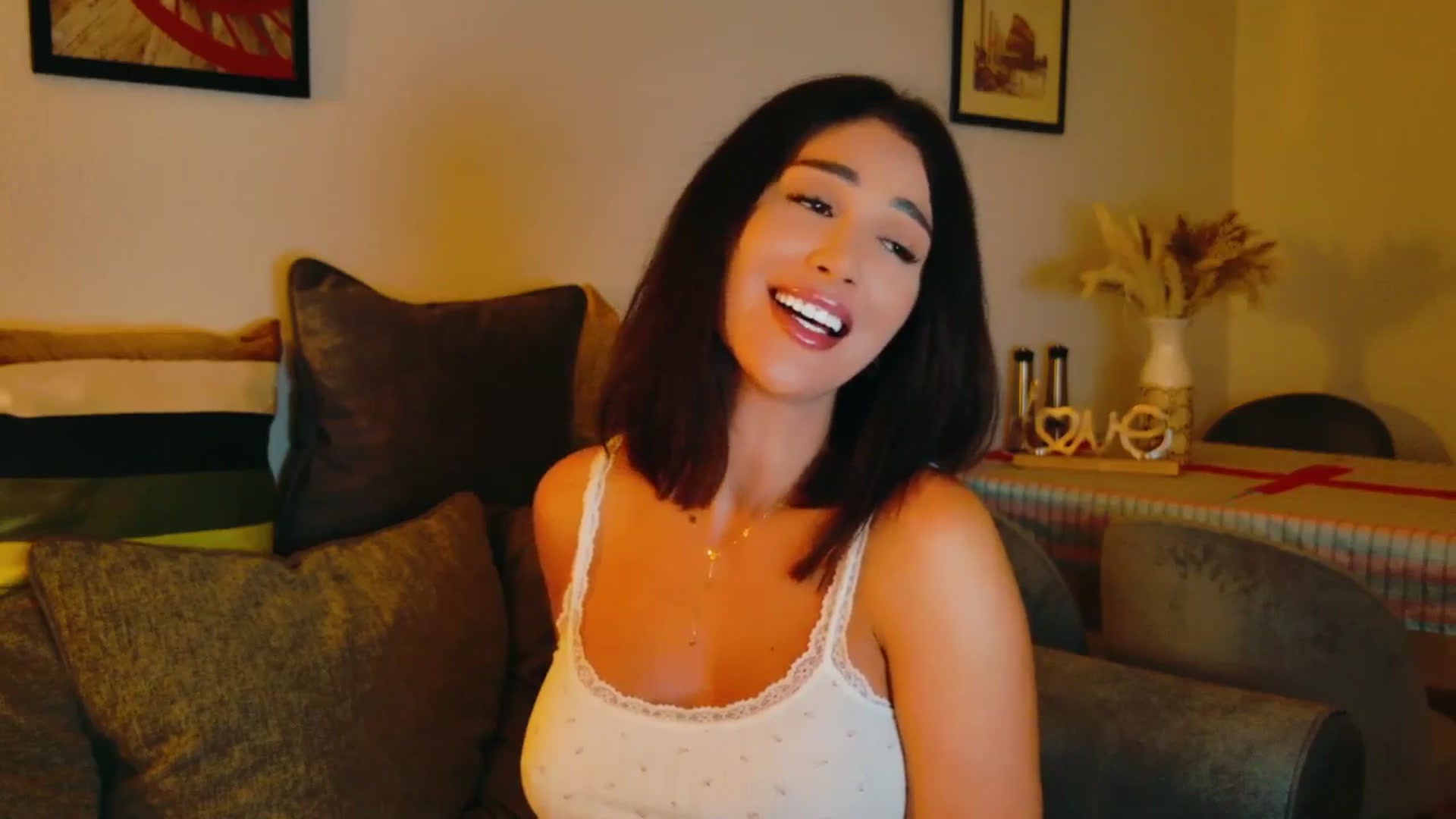 Gallery image thumbnail from AllisonDesire's myfreecams stream on, 08/06/2024, 18:51 image 2 of 20