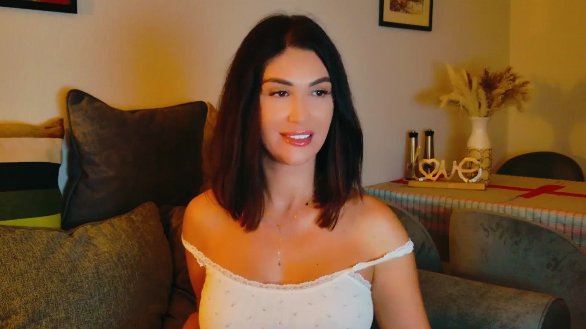 Gallery image thumbnail from AllisonDesire's myfreecams stream on, 08/06/2024, 18:51 image 20 of 20