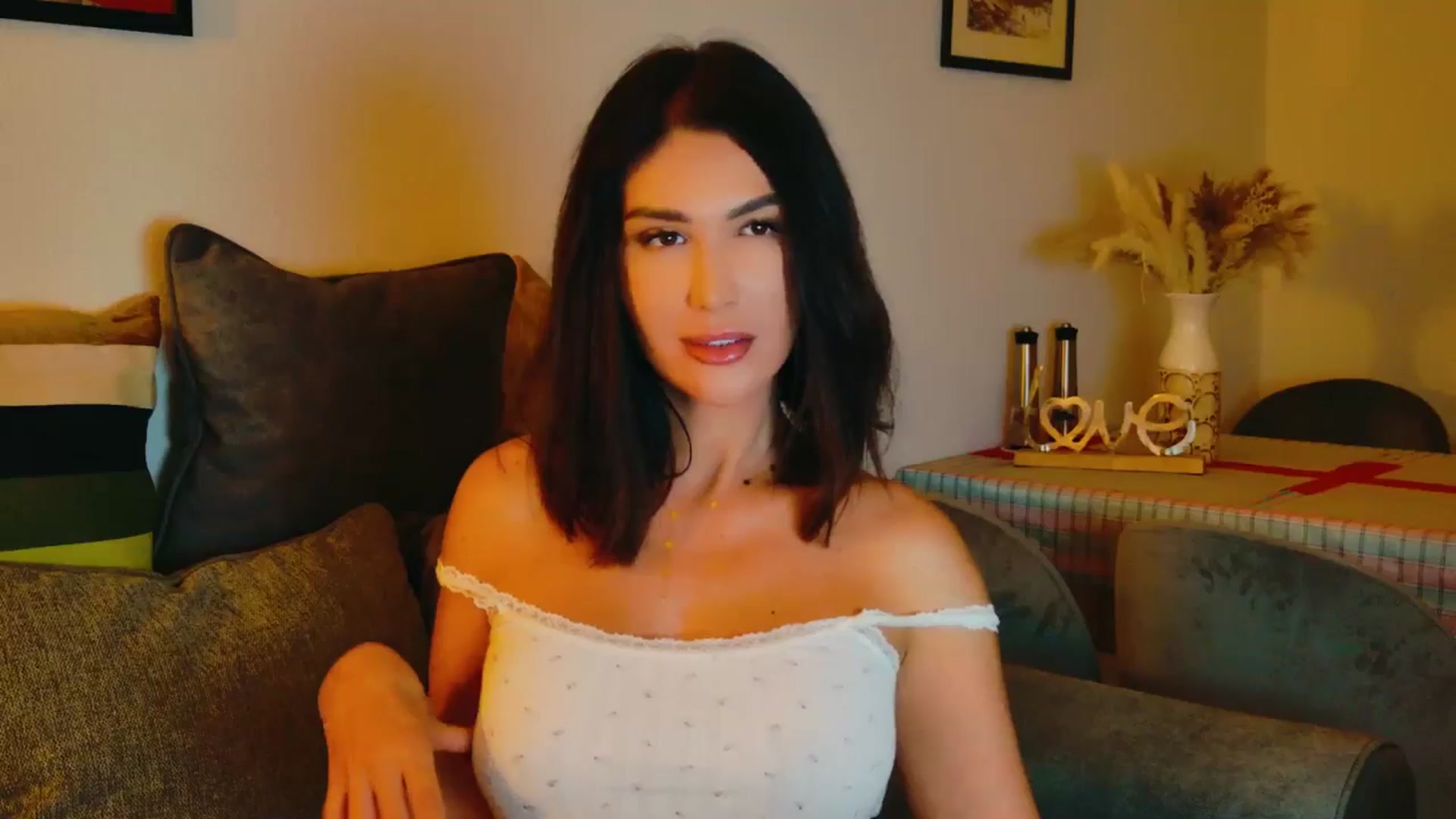 Gallery image thumbnail from AllisonDesire's myfreecams stream on, 08/06/2024, 18:51 image 16 of 20