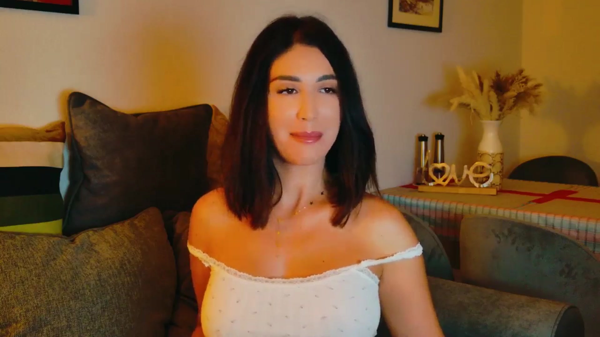 Gallery image thumbnail from AllisonDesire's myfreecams stream on, 08/06/2024, 18:51 image 17 of 20
