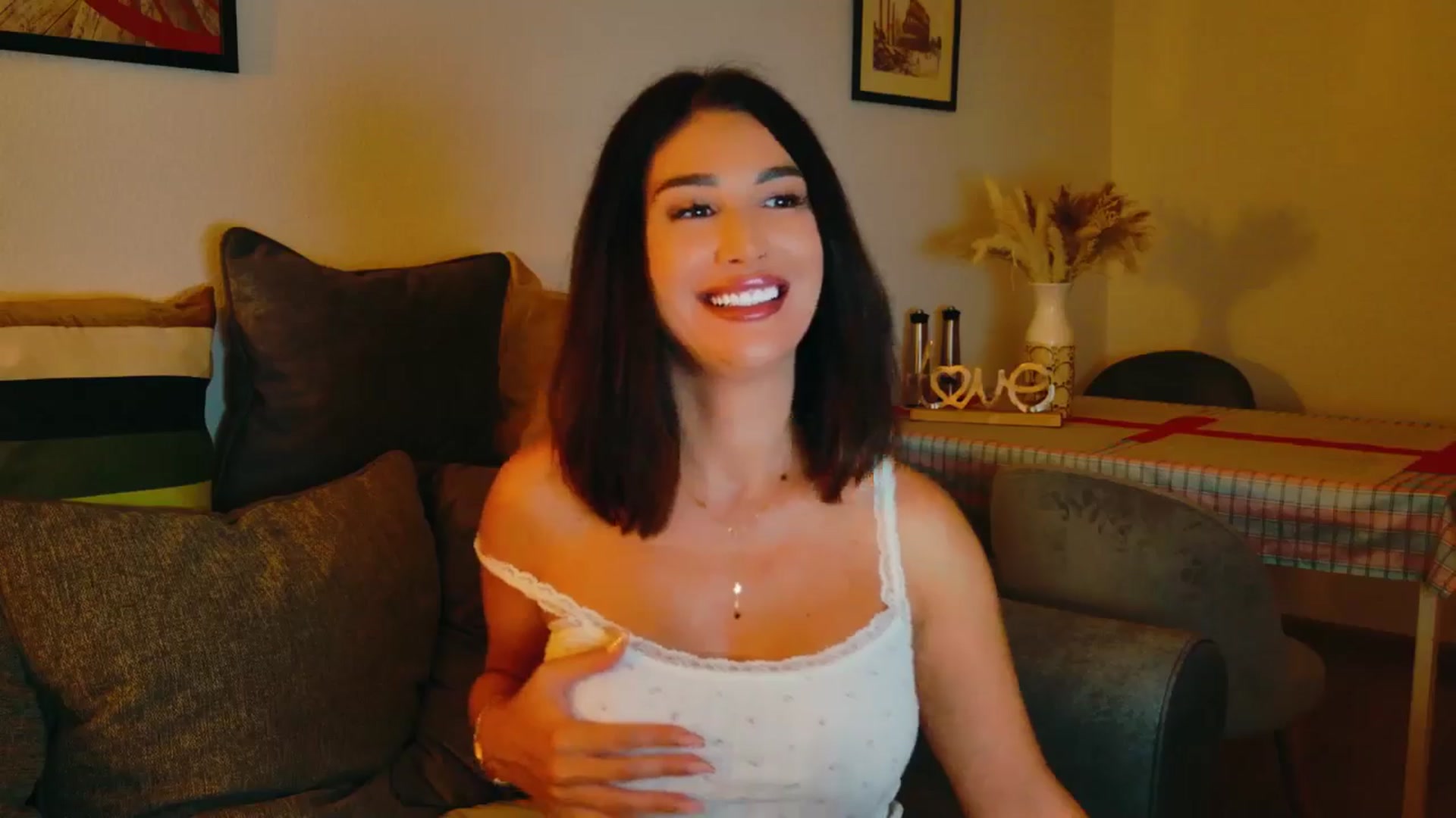 Gallery image thumbnail from AllisonDesire's myfreecams stream on, 08/06/2024, 18:51 image 9 of 20