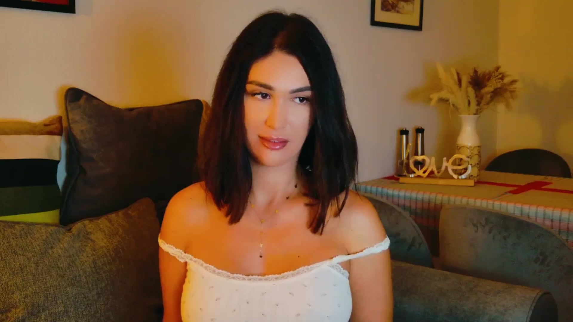 Gallery image thumbnail from AllisonDesire's myfreecams stream on, 08/06/2024, 18:51 image 19 of 20