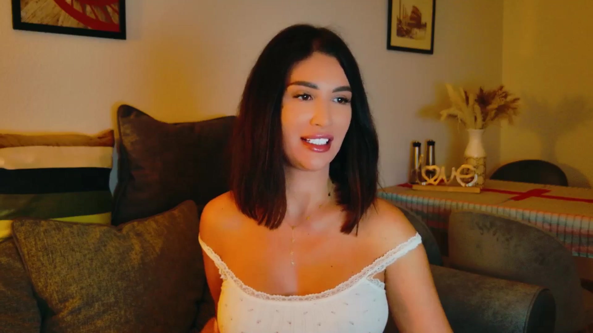 Gallery image thumbnail from AllisonDesire's myfreecams stream on, 08/06/2024, 18:51 image 4 of 20
